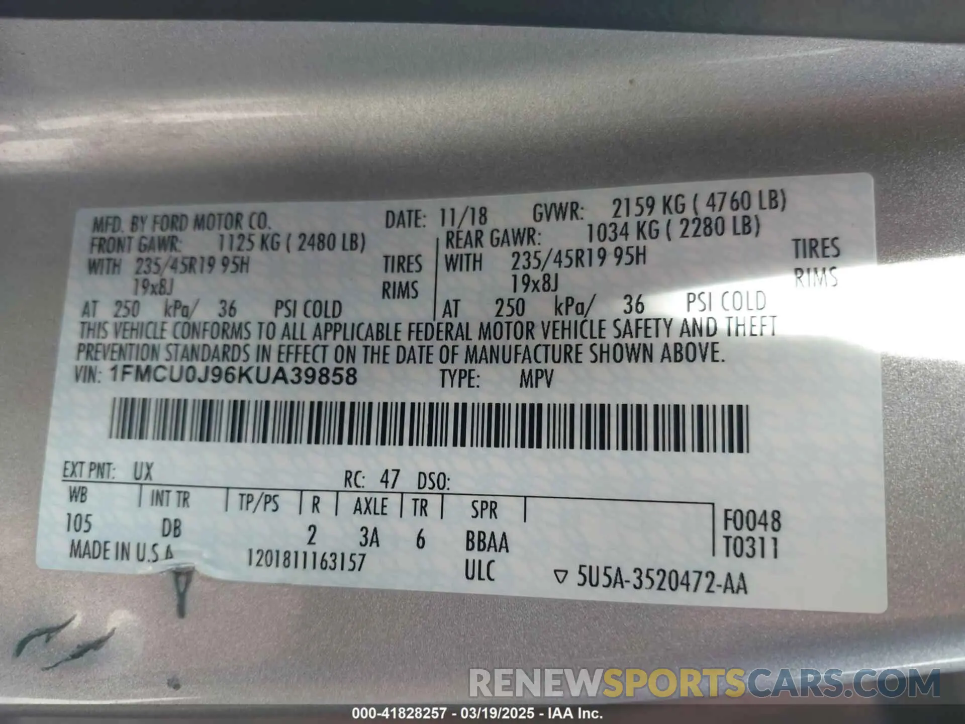 9 Photograph of a damaged car 1FMCU0J96KUA39858 FORD ESCAPE 2019