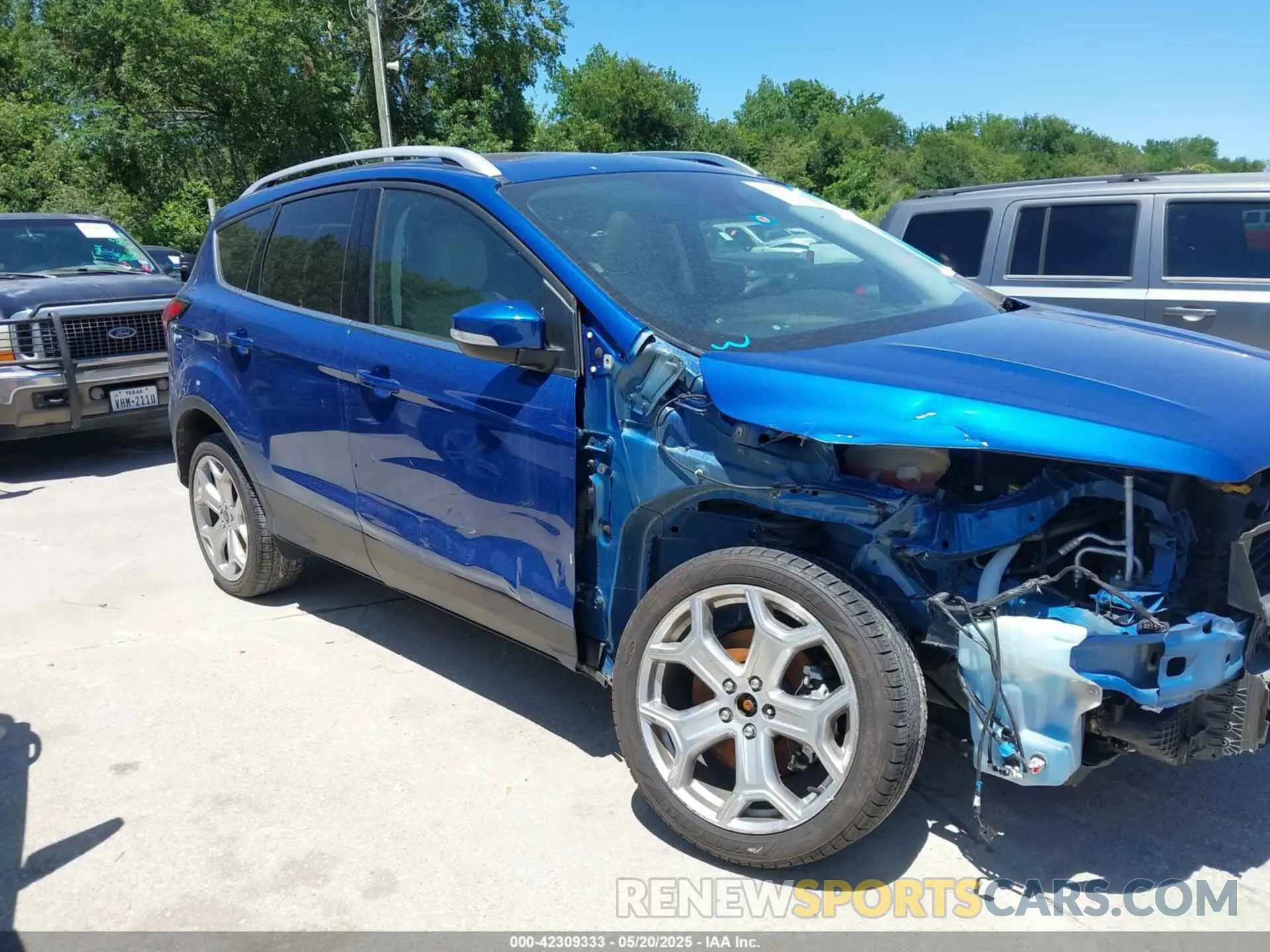 14 Photograph of a damaged car 1FMCU0J96KUC34410 FORD ESCAPE 2019