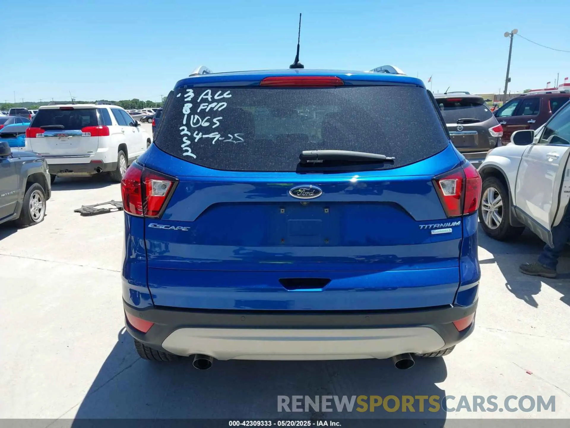 17 Photograph of a damaged car 1FMCU0J96KUC34410 FORD ESCAPE 2019