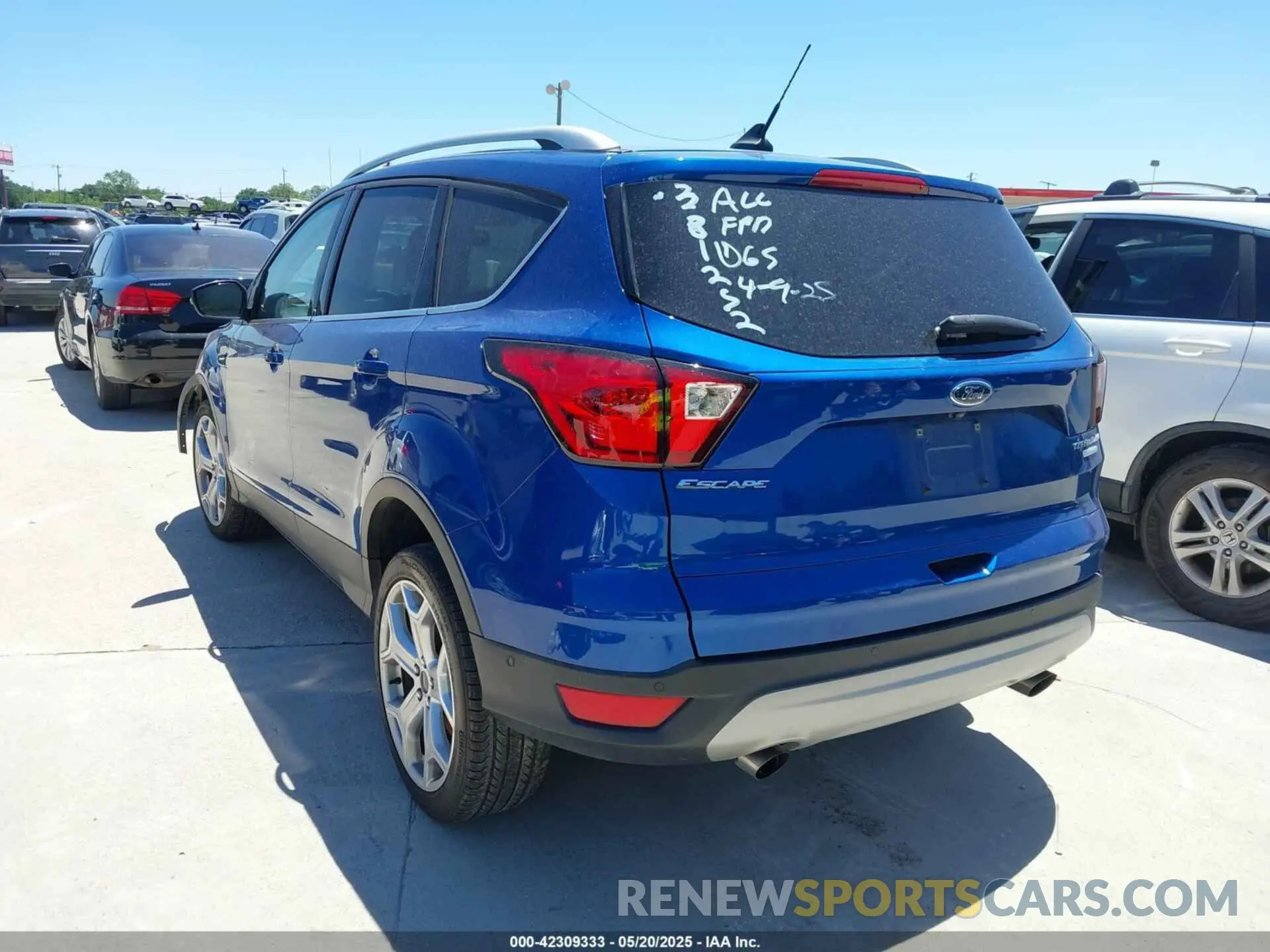 3 Photograph of a damaged car 1FMCU0J96KUC34410 FORD ESCAPE 2019