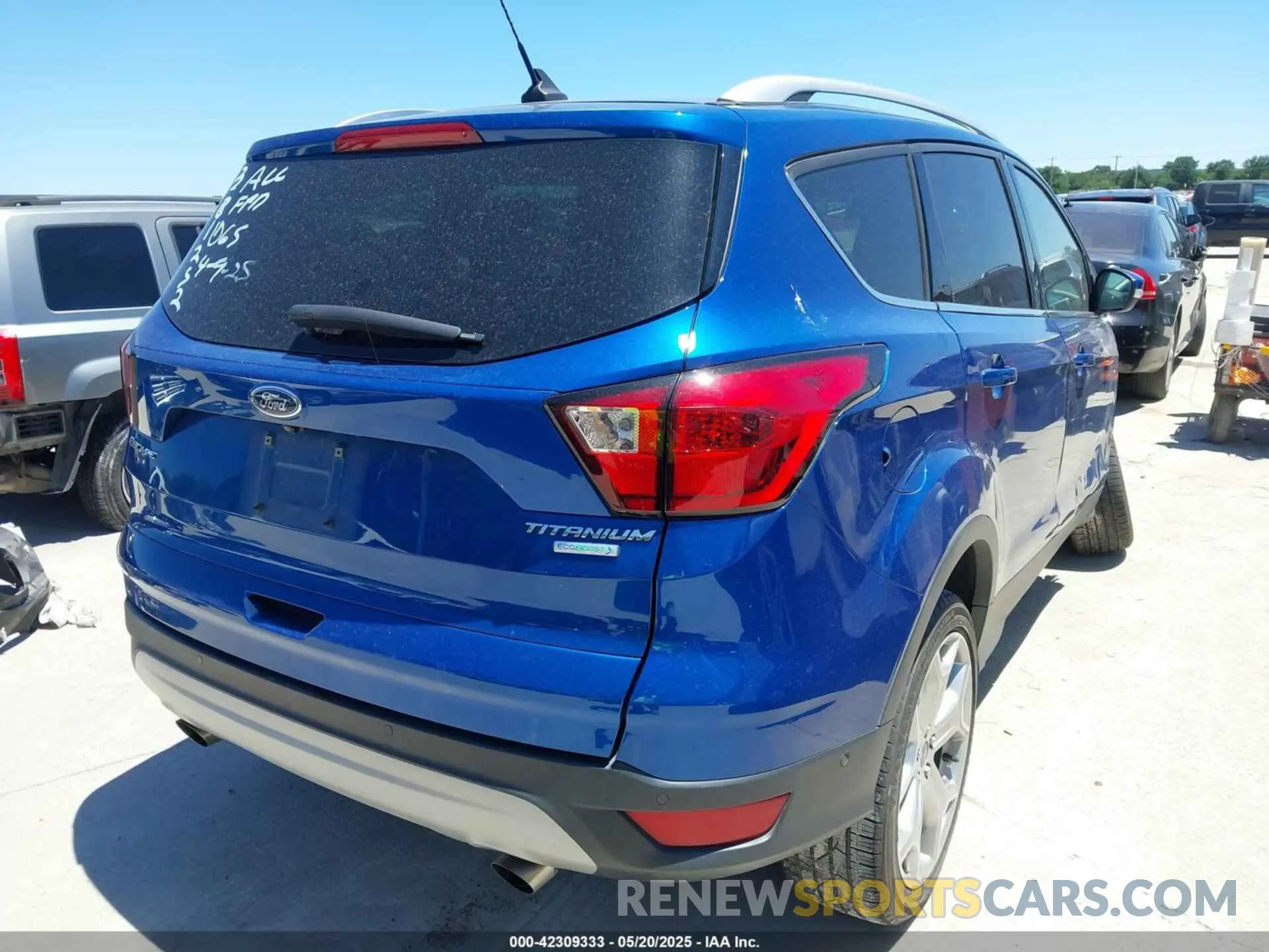 4 Photograph of a damaged car 1FMCU0J96KUC34410 FORD ESCAPE 2019