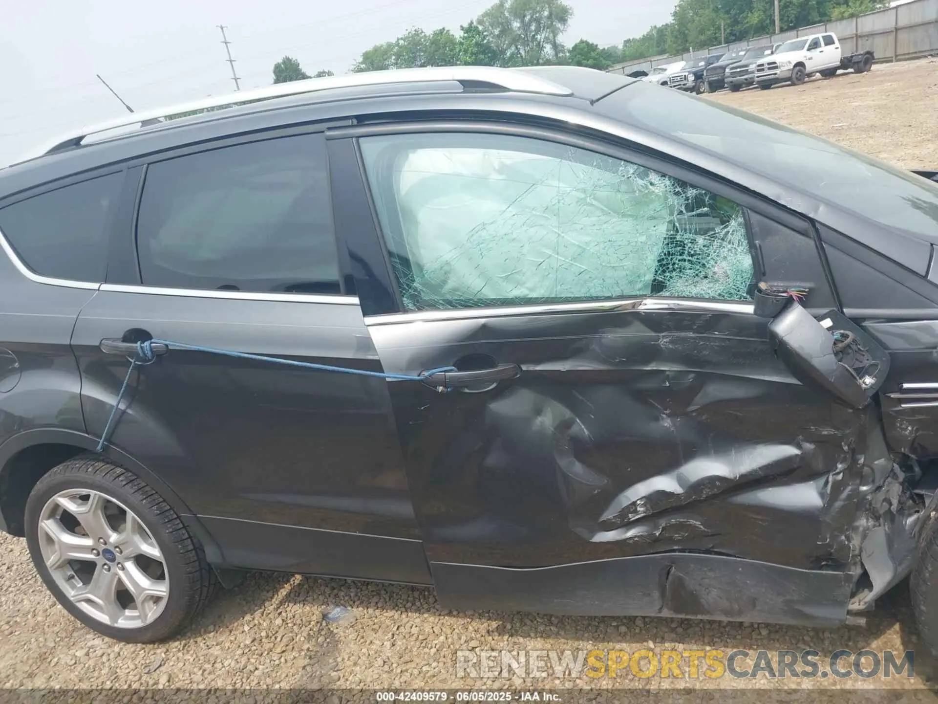 14 Photograph of a damaged car 1FMCU0J97KUA34281 FORD ESCAPE 2019