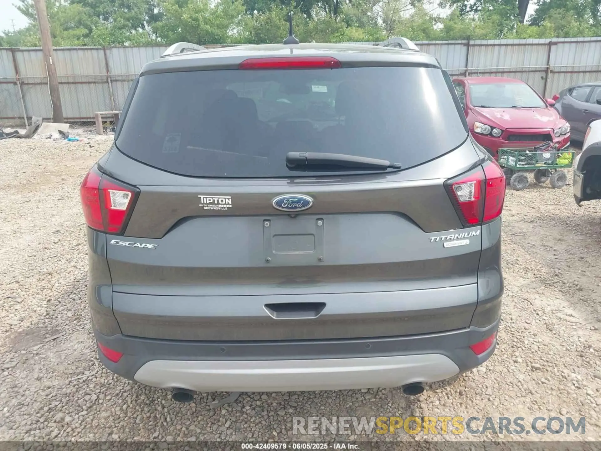 17 Photograph of a damaged car 1FMCU0J97KUA34281 FORD ESCAPE 2019