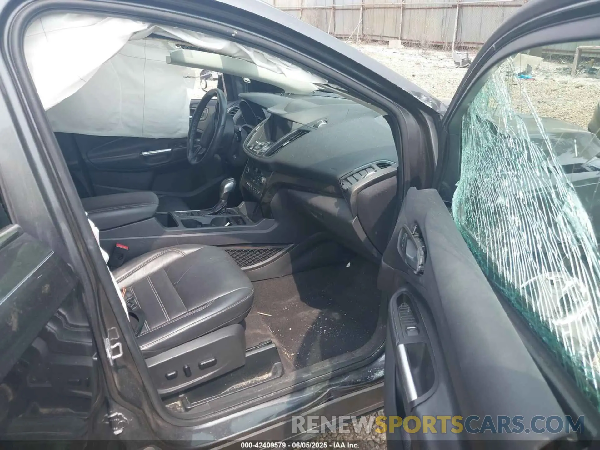 5 Photograph of a damaged car 1FMCU0J97KUA34281 FORD ESCAPE 2019
