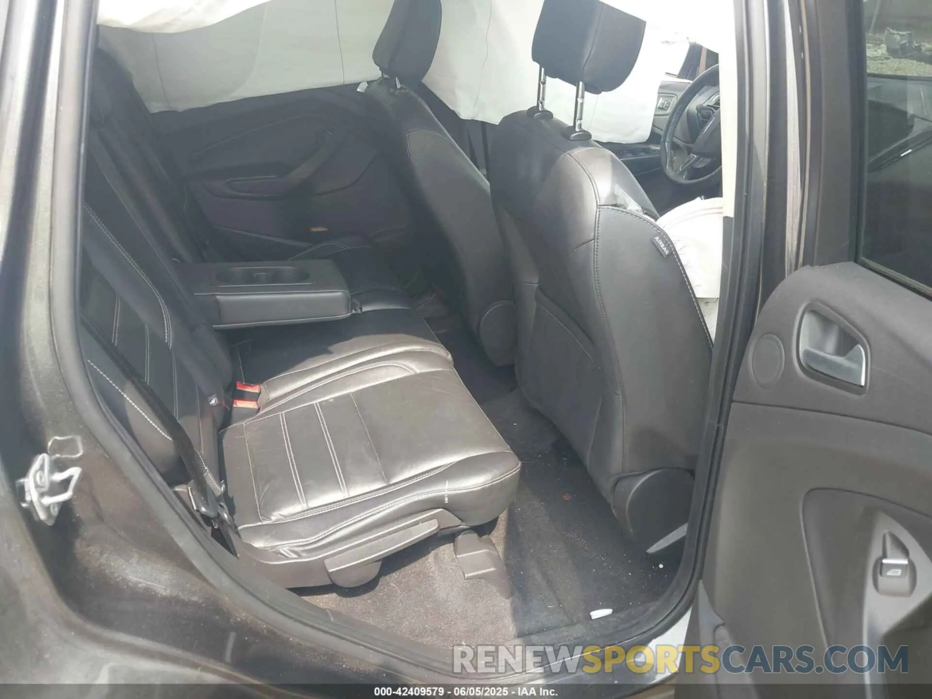8 Photograph of a damaged car 1FMCU0J97KUA34281 FORD ESCAPE 2019
