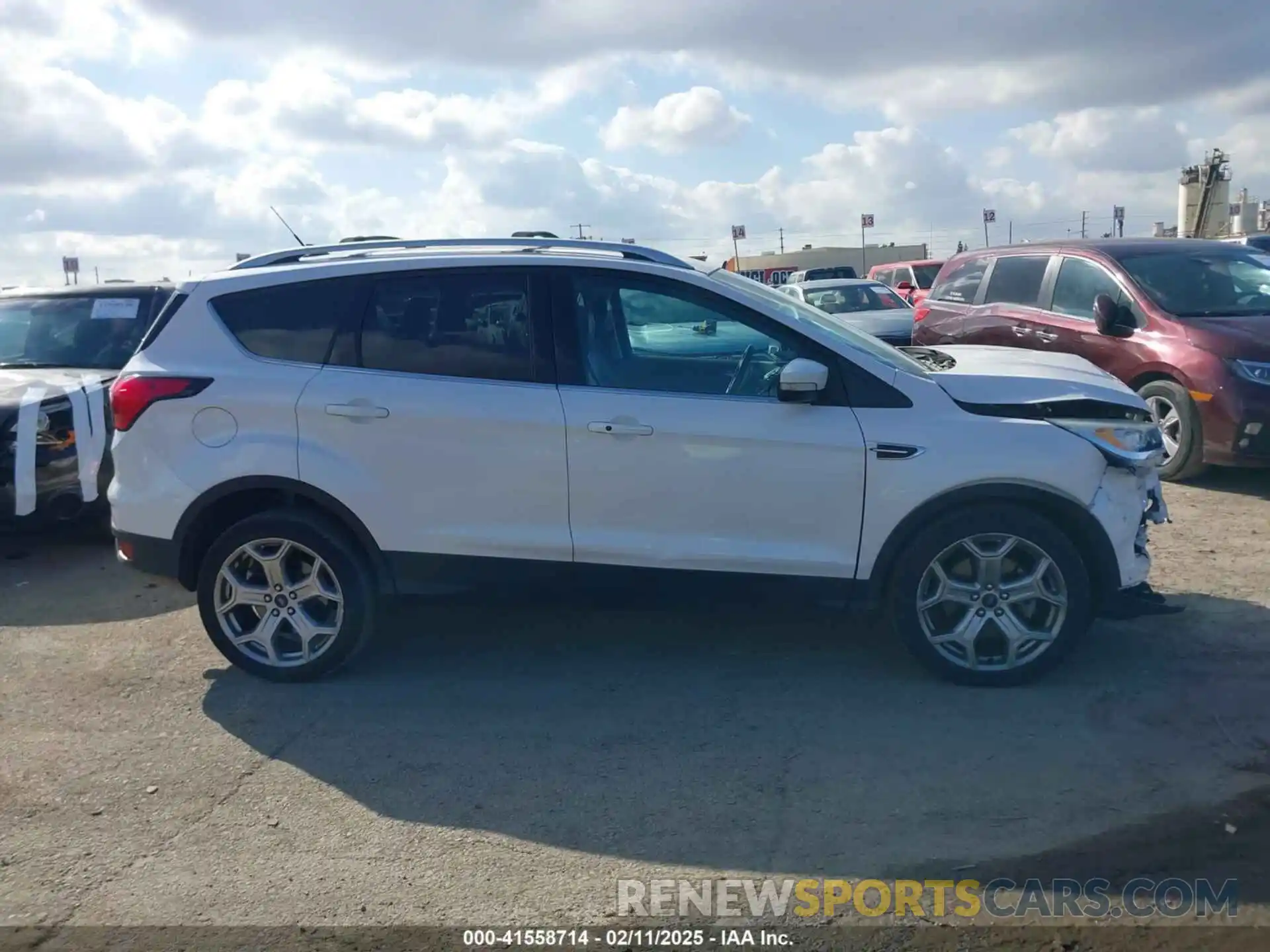 14 Photograph of a damaged car 1FMCU0J98KUA06117 FORD ESCAPE 2019