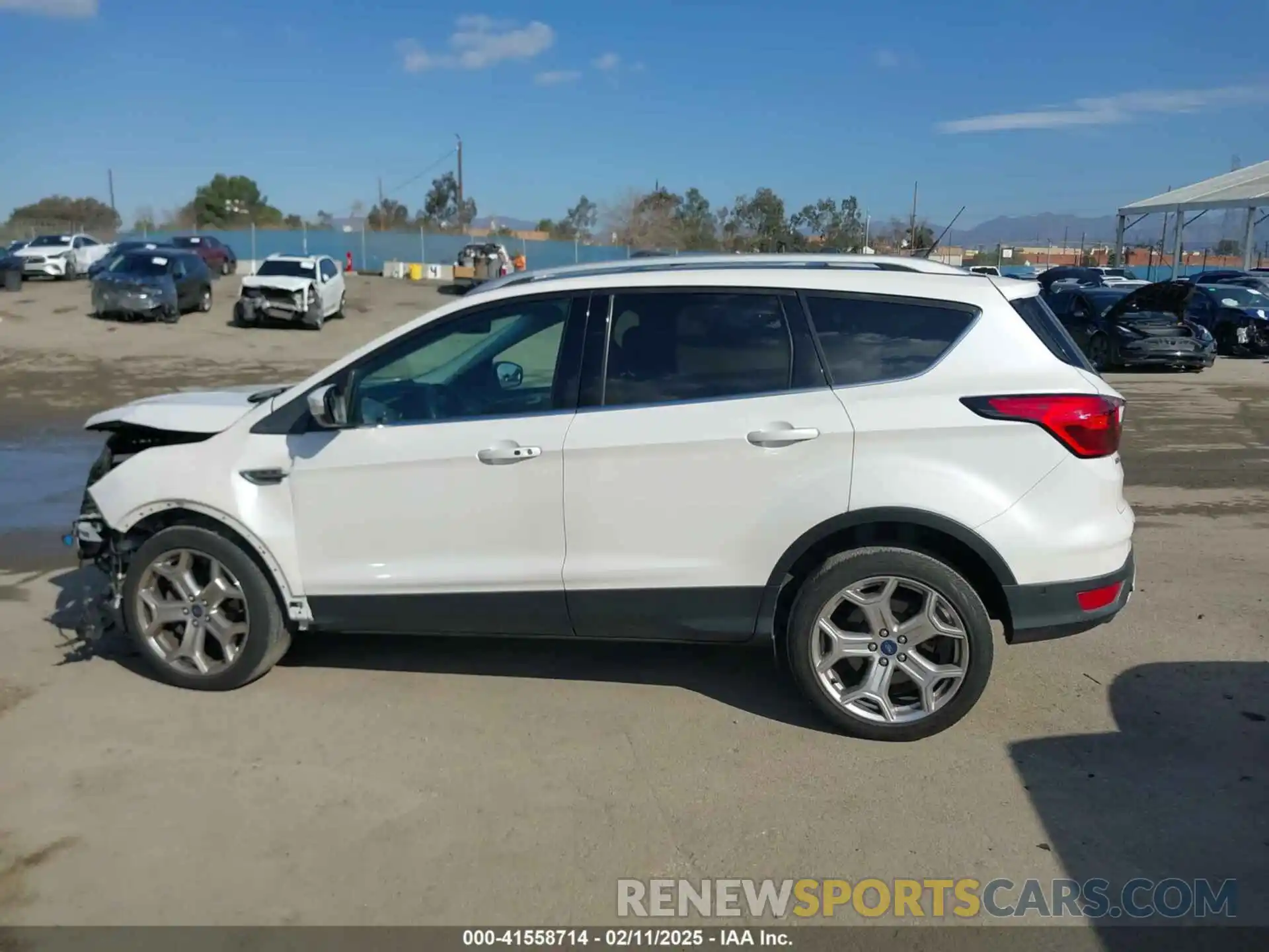 15 Photograph of a damaged car 1FMCU0J98KUA06117 FORD ESCAPE 2019