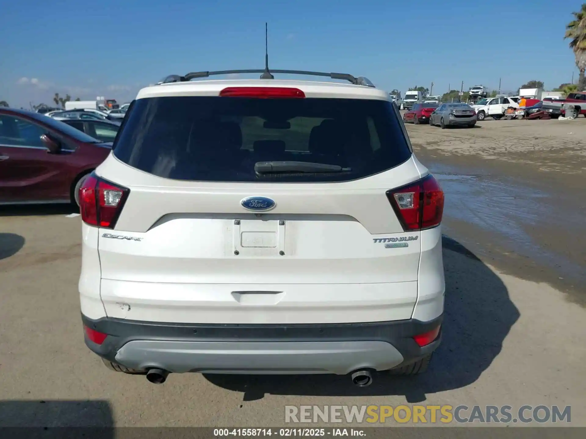 17 Photograph of a damaged car 1FMCU0J98KUA06117 FORD ESCAPE 2019