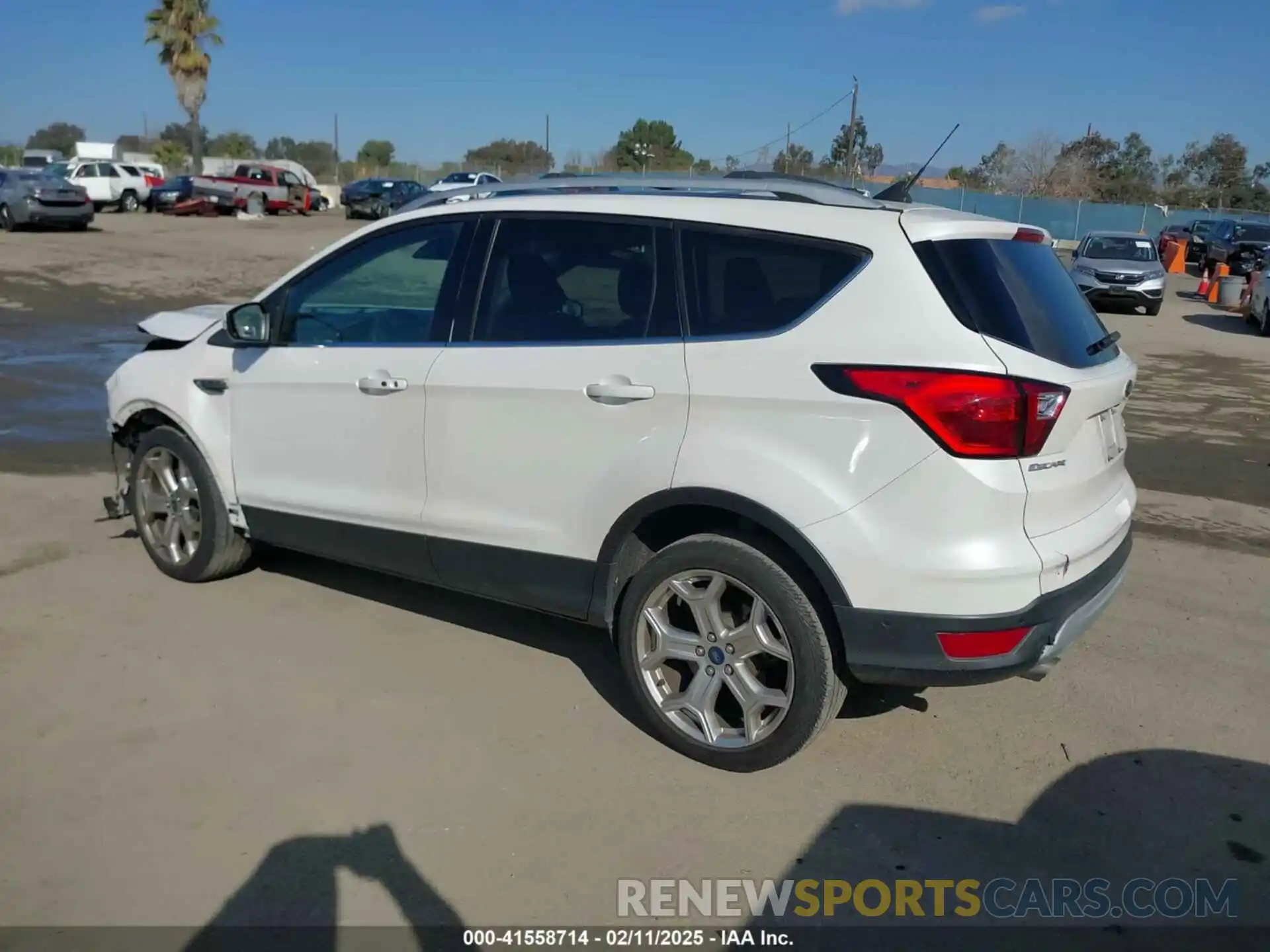 3 Photograph of a damaged car 1FMCU0J98KUA06117 FORD ESCAPE 2019