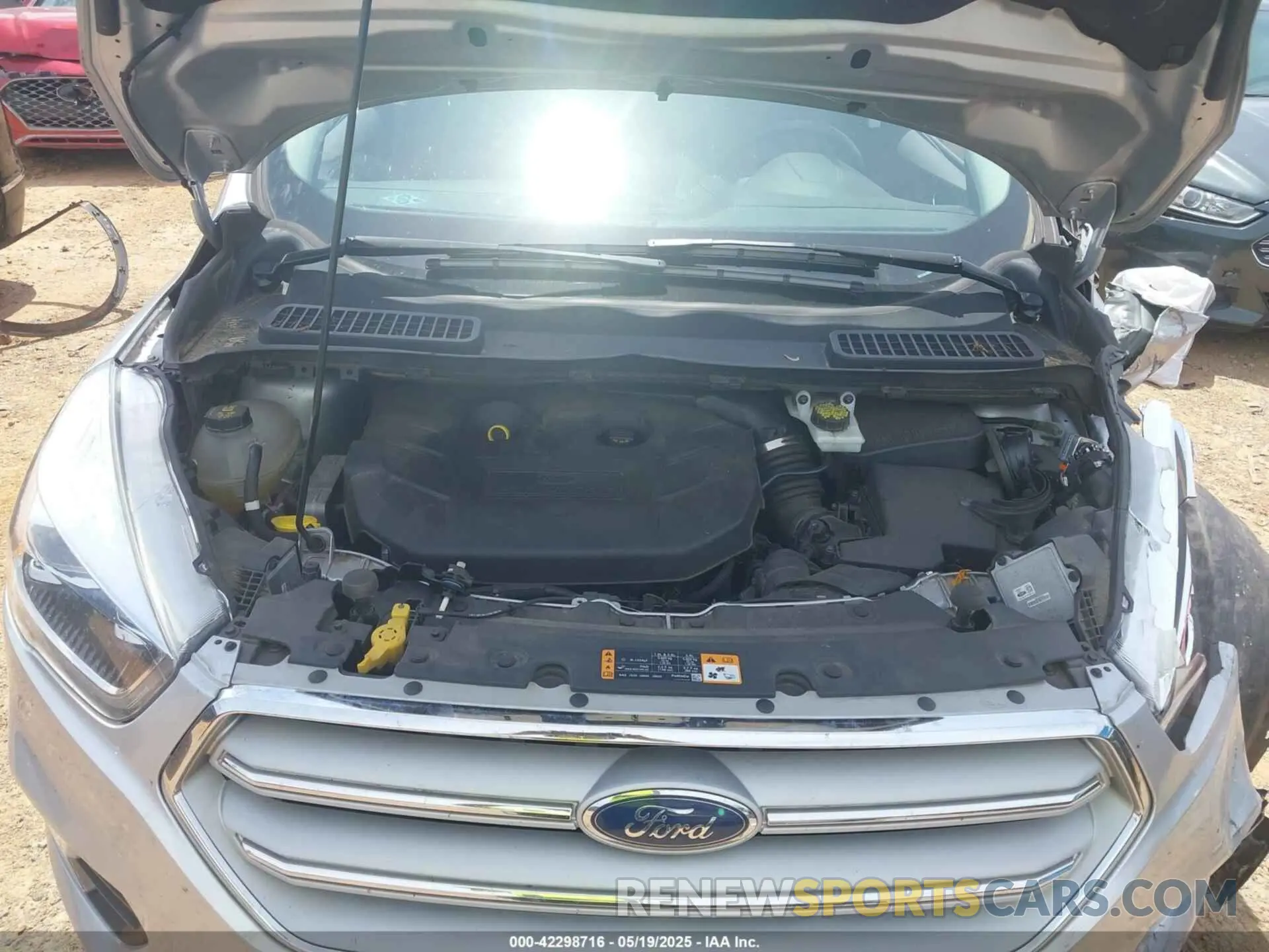 10 Photograph of a damaged car 1FMCU0J98KUA75390 FORD ESCAPE 2019