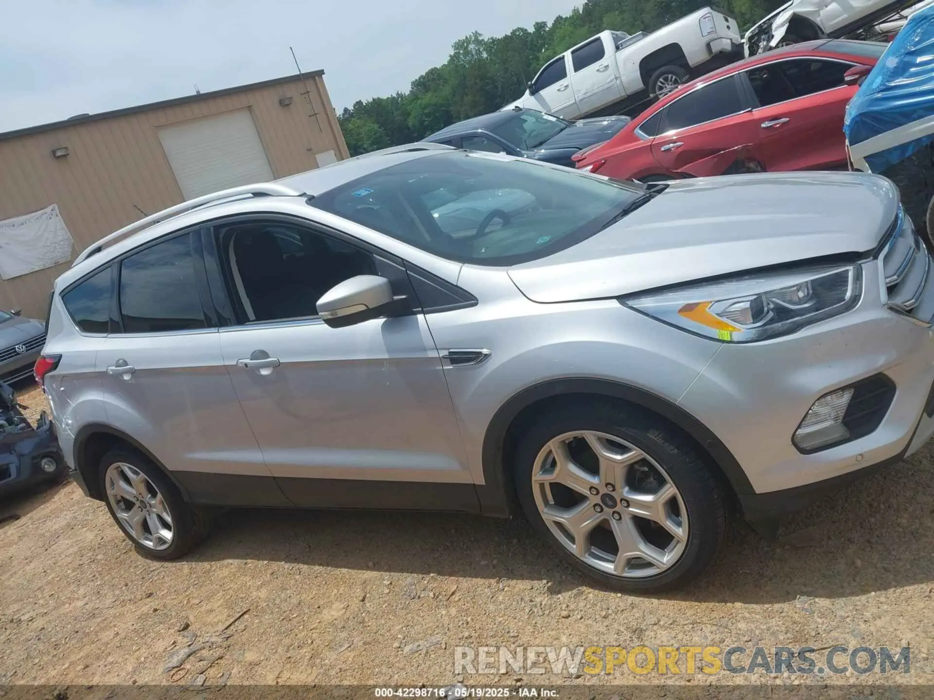 12 Photograph of a damaged car 1FMCU0J98KUA75390 FORD ESCAPE 2019
