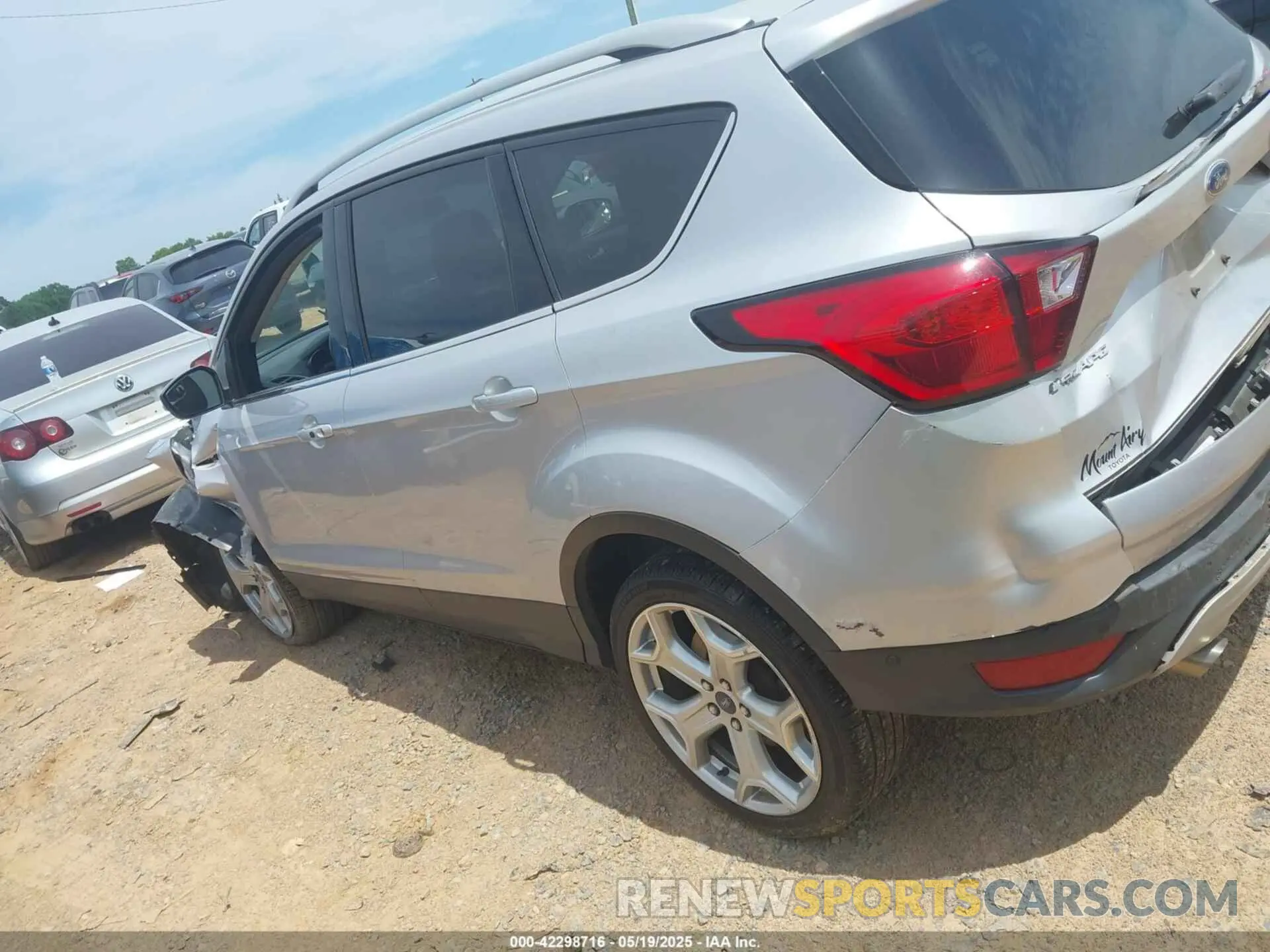 13 Photograph of a damaged car 1FMCU0J98KUA75390 FORD ESCAPE 2019