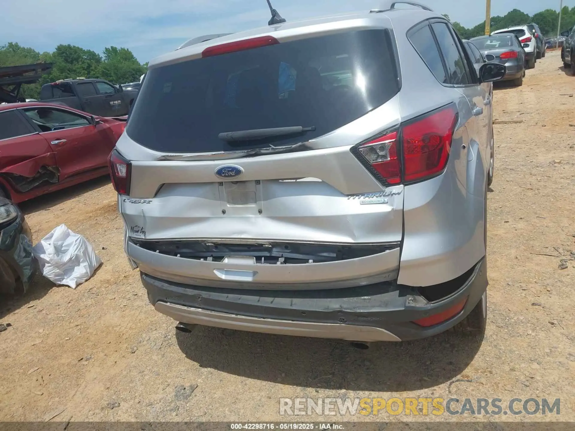 15 Photograph of a damaged car 1FMCU0J98KUA75390 FORD ESCAPE 2019