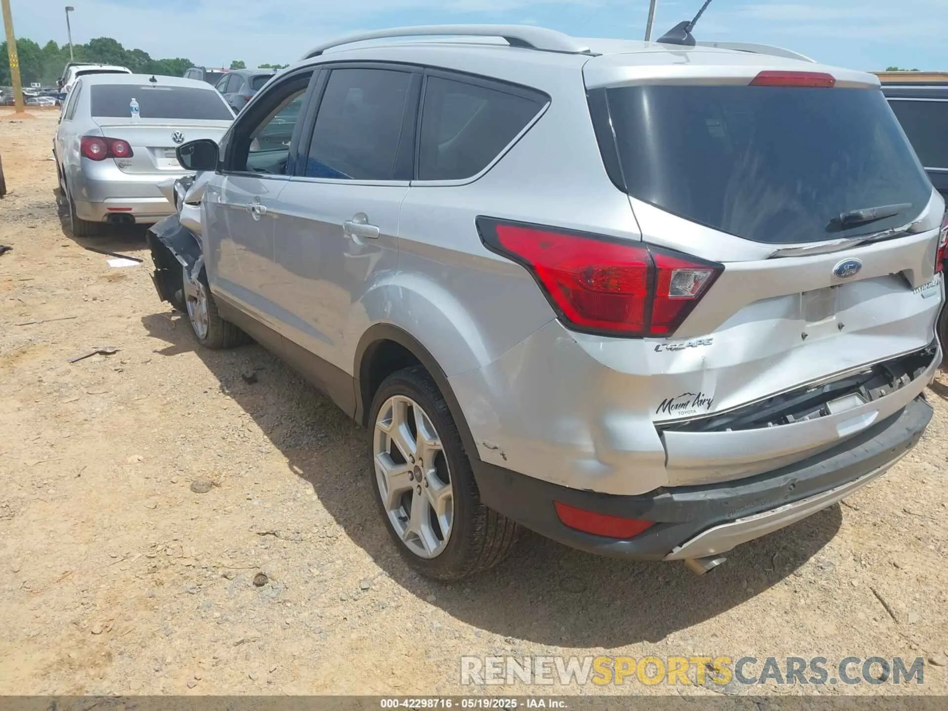3 Photograph of a damaged car 1FMCU0J98KUA75390 FORD ESCAPE 2019