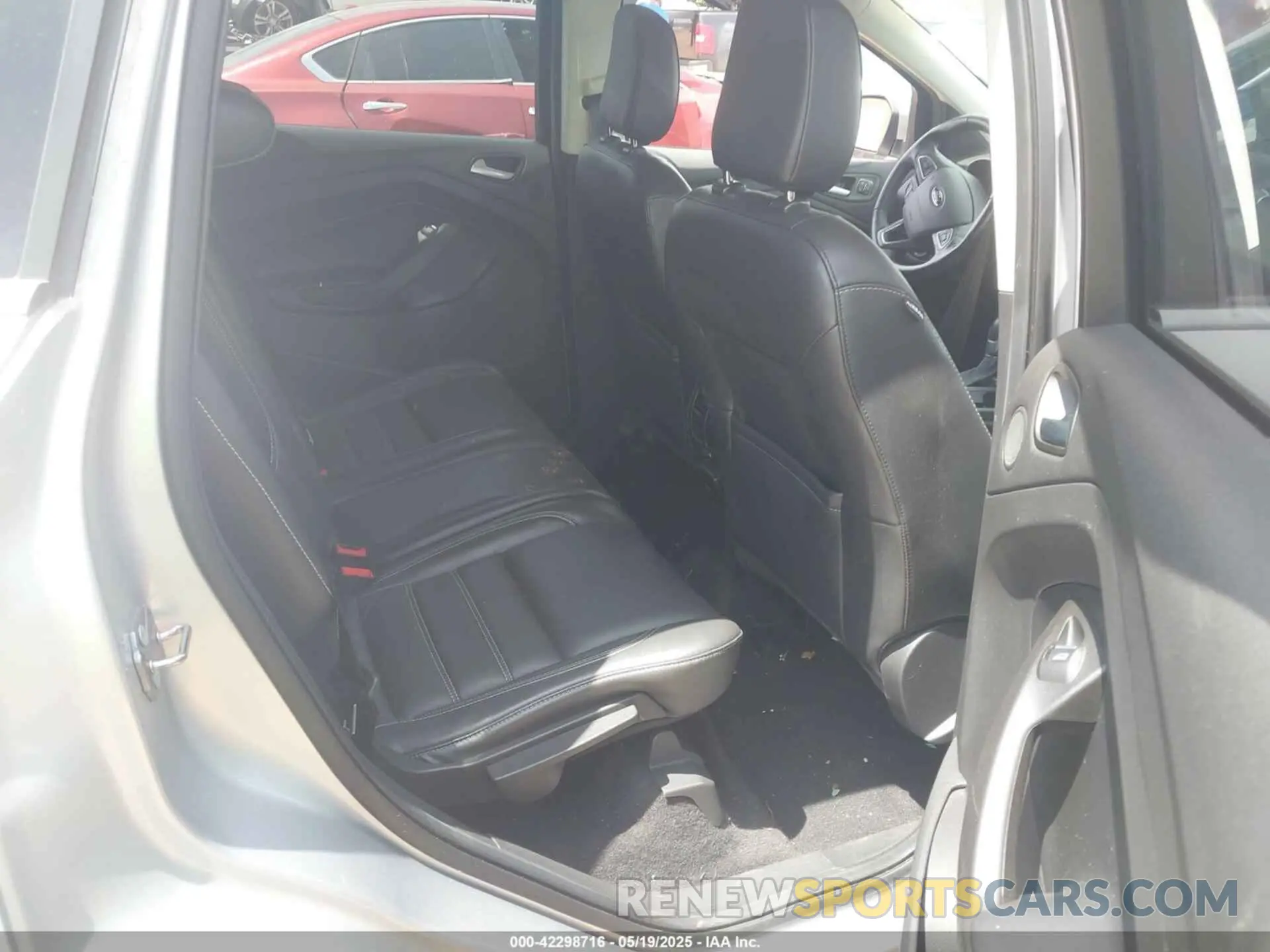 8 Photograph of a damaged car 1FMCU0J98KUA75390 FORD ESCAPE 2019
