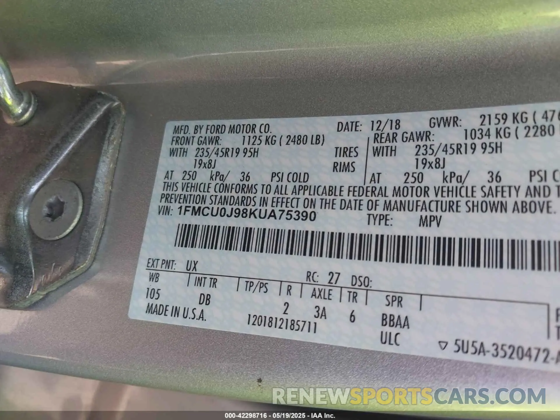 9 Photograph of a damaged car 1FMCU0J98KUA75390 FORD ESCAPE 2019
