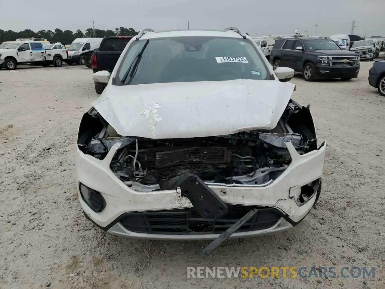 5 Photograph of a damaged car 1FMCU0J98KUB56745 FORD ESCAPE 2019