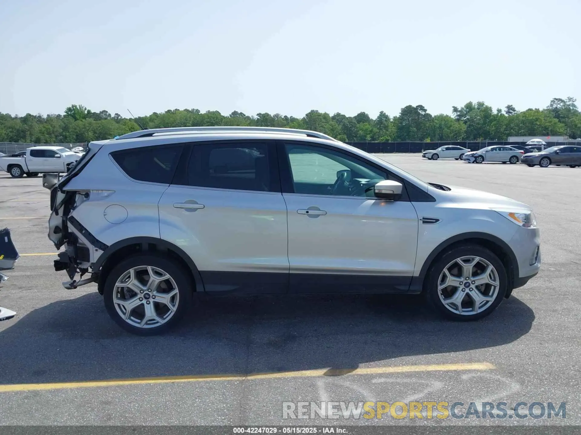 14 Photograph of a damaged car 1FMCU0J99KUA87399 FORD ESCAPE 2019