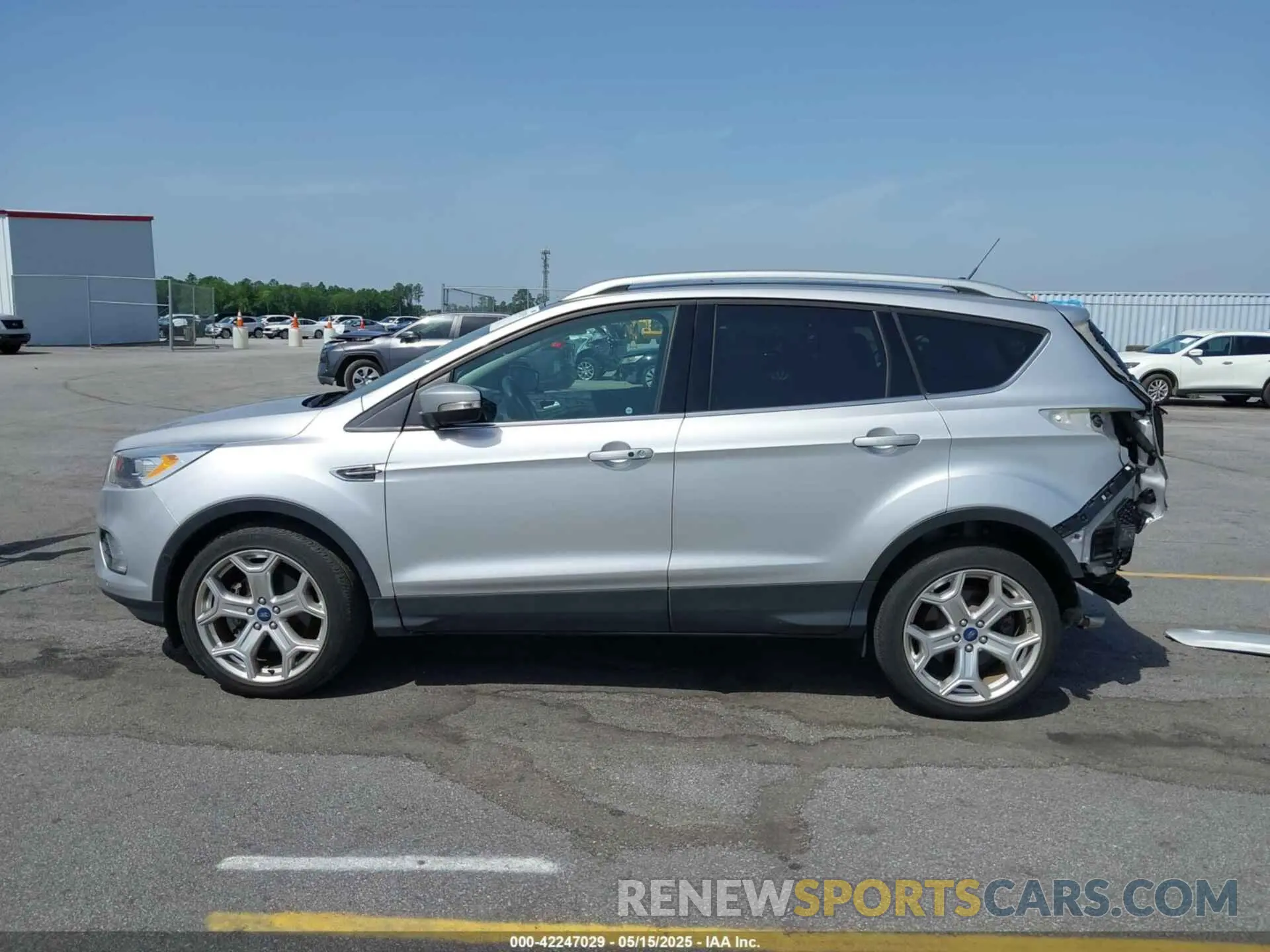 15 Photograph of a damaged car 1FMCU0J99KUA87399 FORD ESCAPE 2019