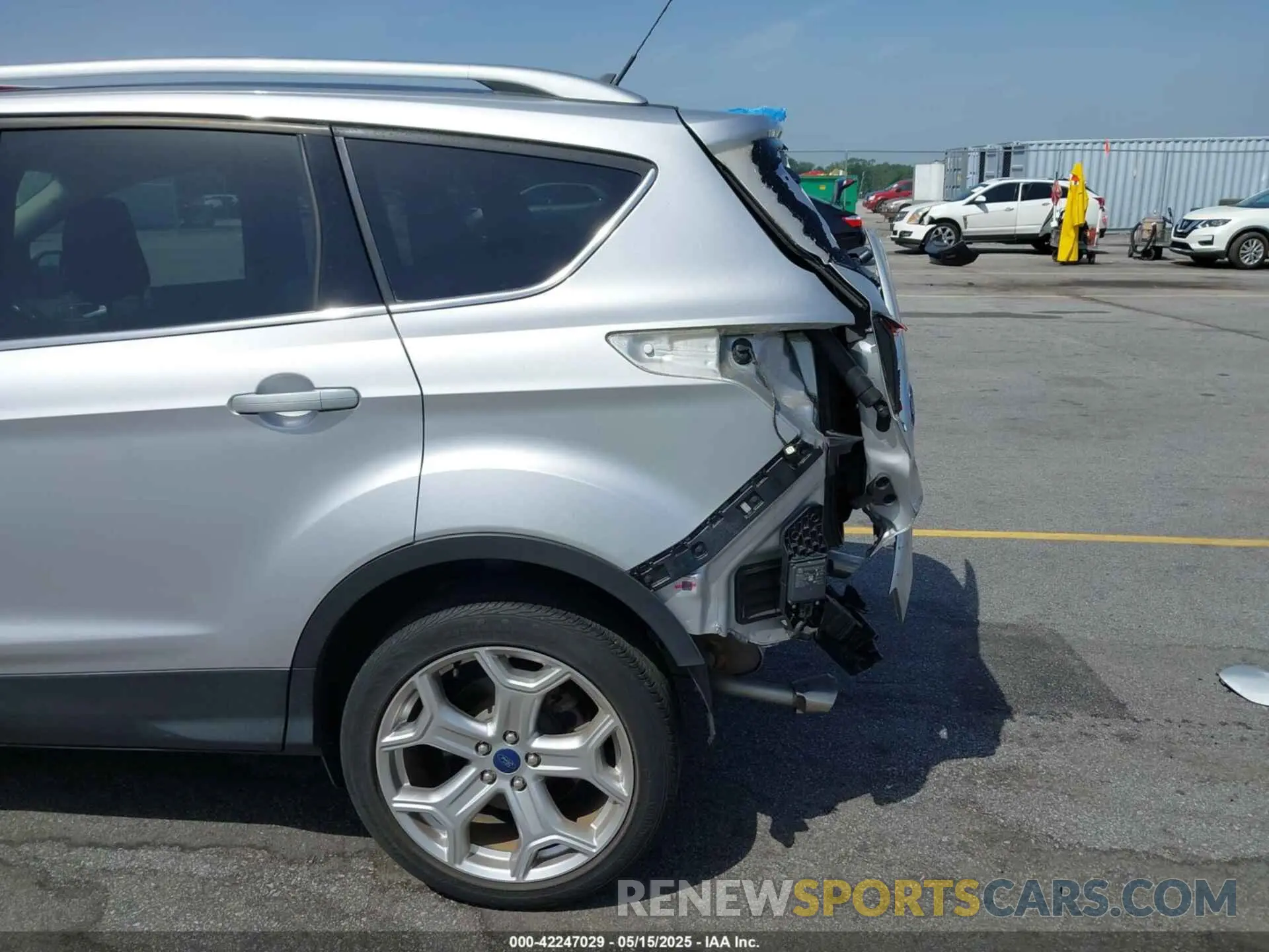 19 Photograph of a damaged car 1FMCU0J99KUA87399 FORD ESCAPE 2019