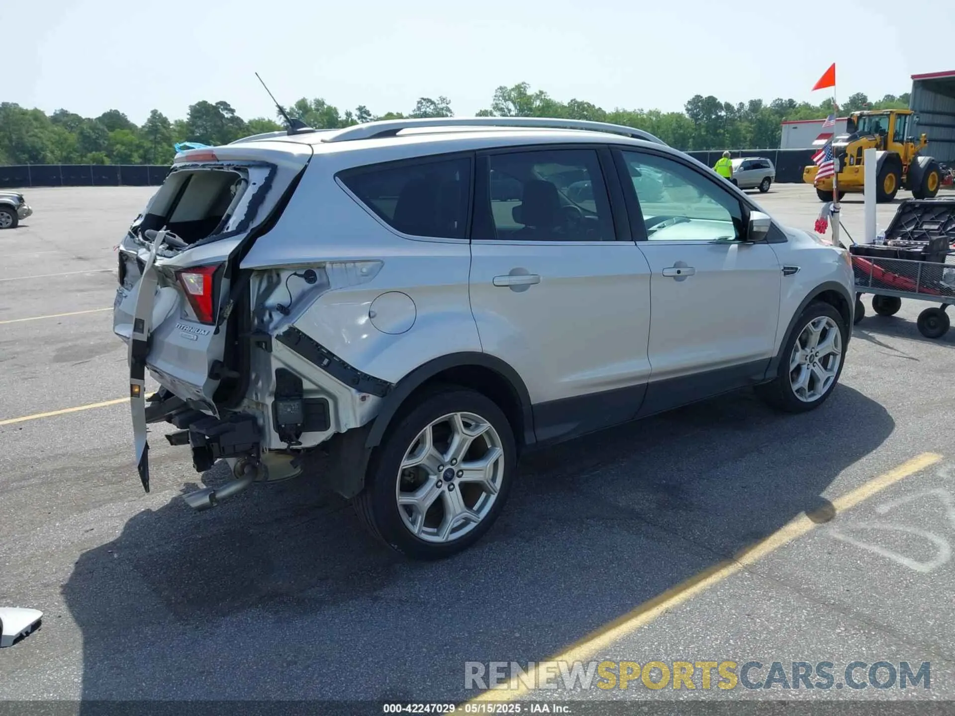4 Photograph of a damaged car 1FMCU0J99KUA87399 FORD ESCAPE 2019