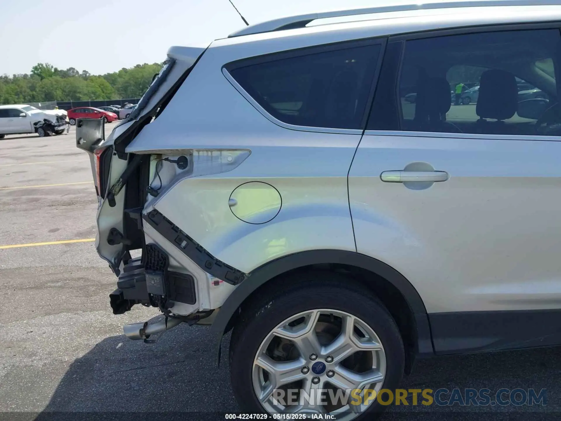 6 Photograph of a damaged car 1FMCU0J99KUA87399 FORD ESCAPE 2019