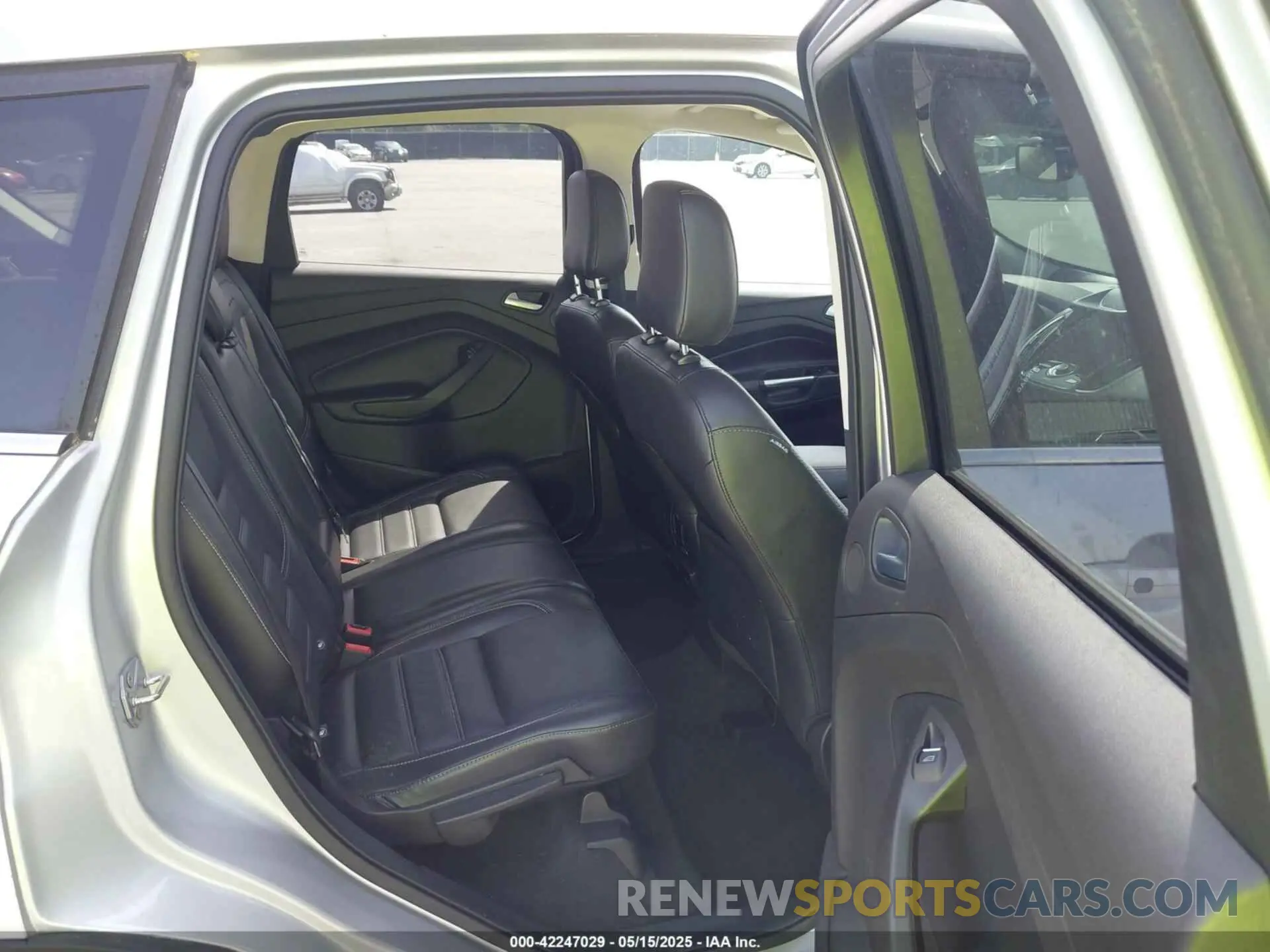 8 Photograph of a damaged car 1FMCU0J99KUA87399 FORD ESCAPE 2019