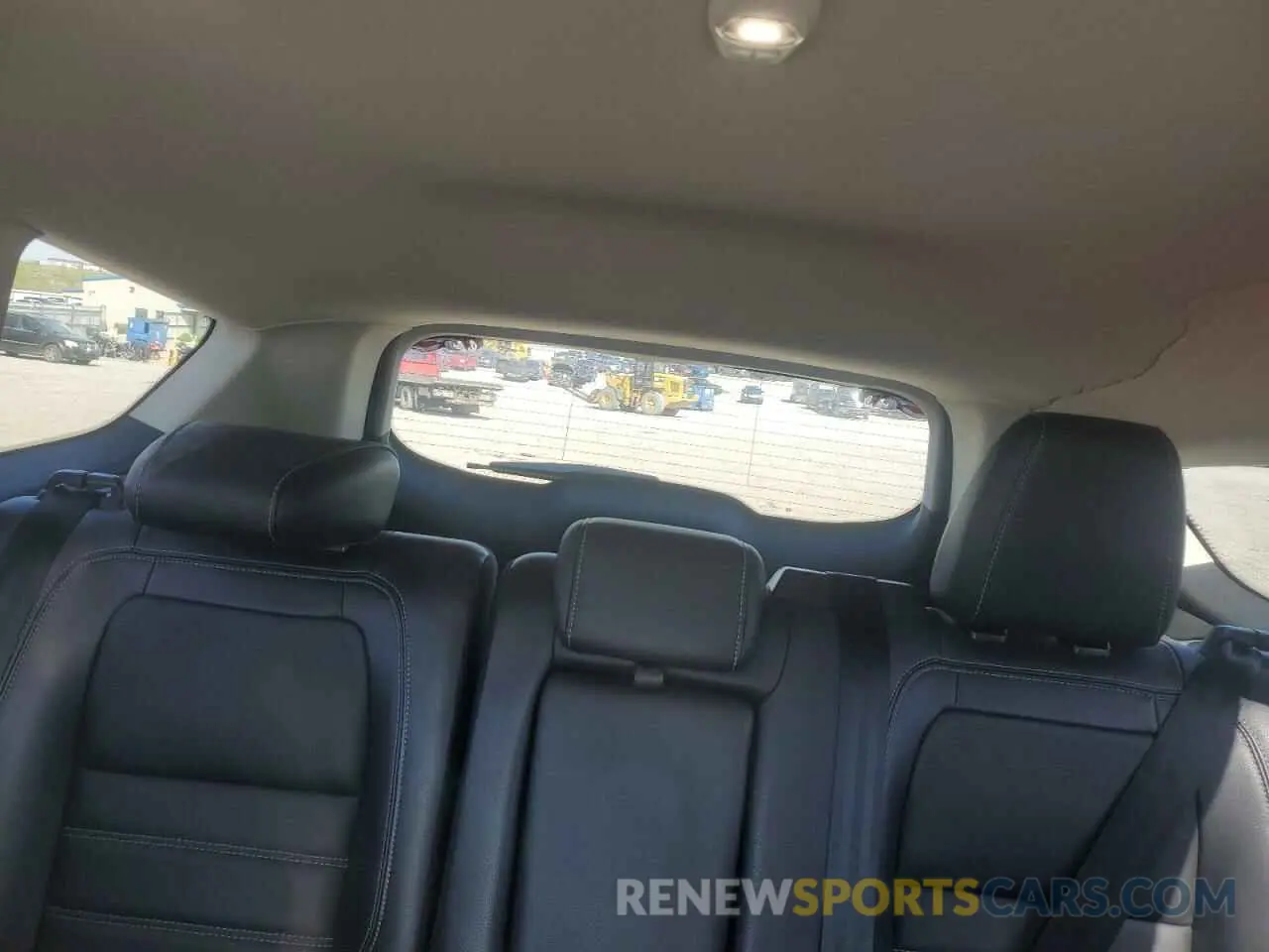 10 Photograph of a damaged car 1FMCU0J99KUB10731 FORD ESCAPE 2019