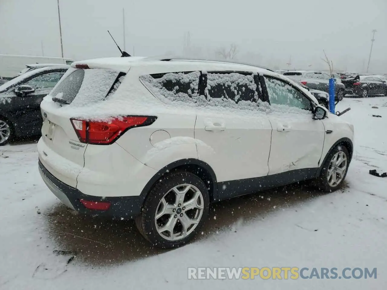 3 Photograph of a damaged car 1FMCU0J9XKUB19857 FORD ESCAPE 2019