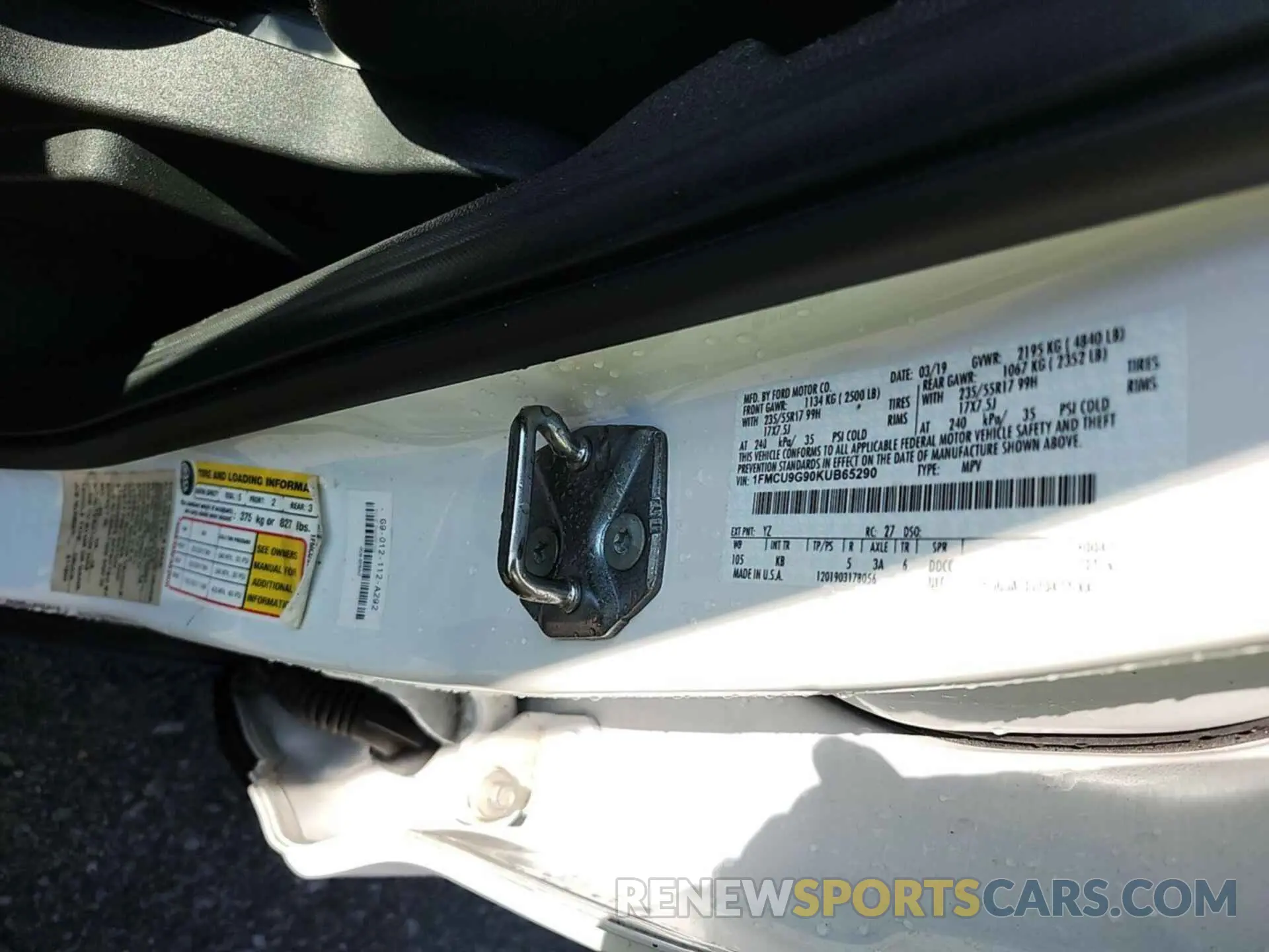 14 Photograph of a damaged car 1FMCU9G90KUB65290 FORD ESCAPE 2019