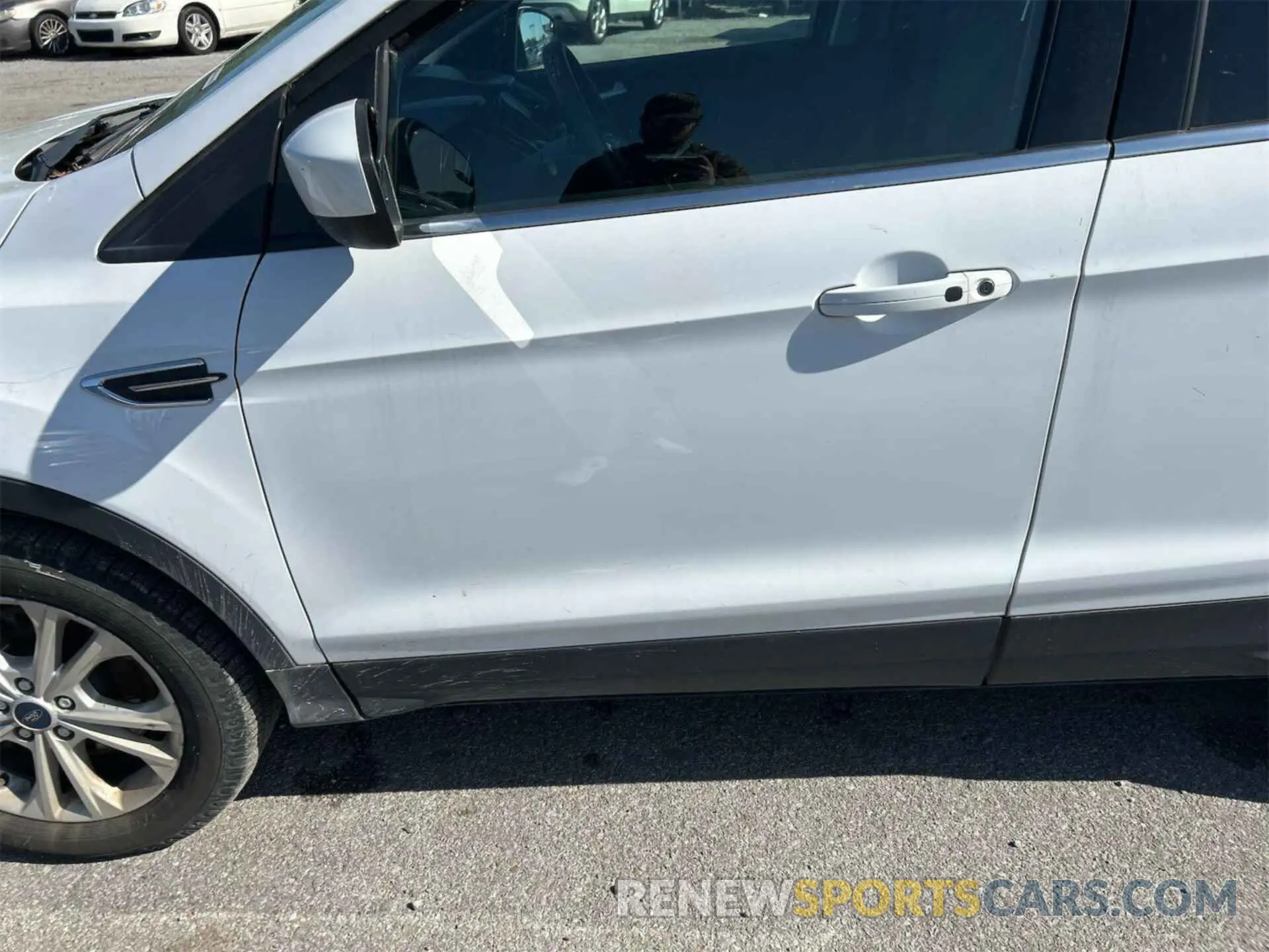 28 Photograph of a damaged car 1FMCU9G90KUB65290 FORD ESCAPE 2019