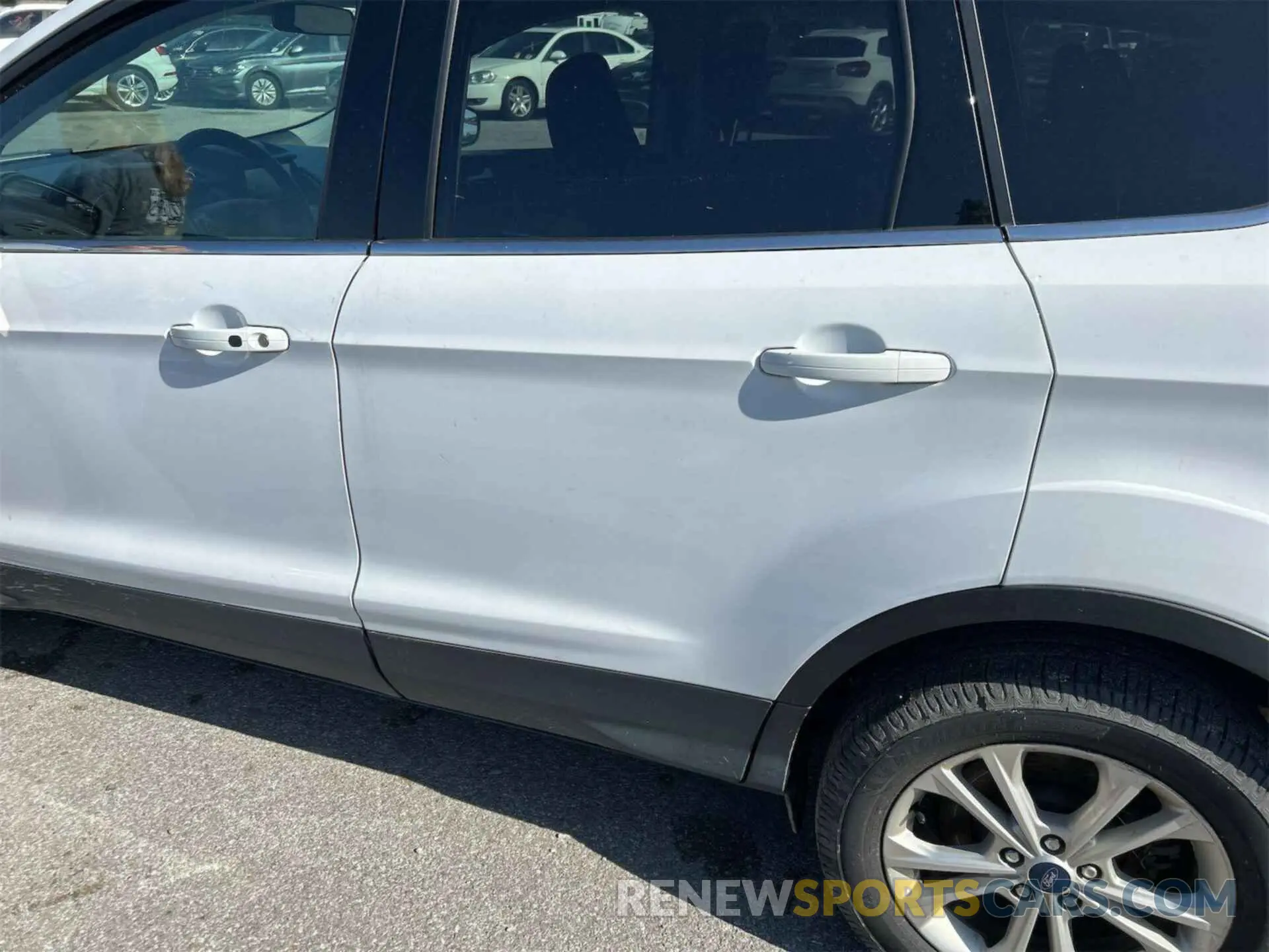 32 Photograph of a damaged car 1FMCU9G90KUB65290 FORD ESCAPE 2019