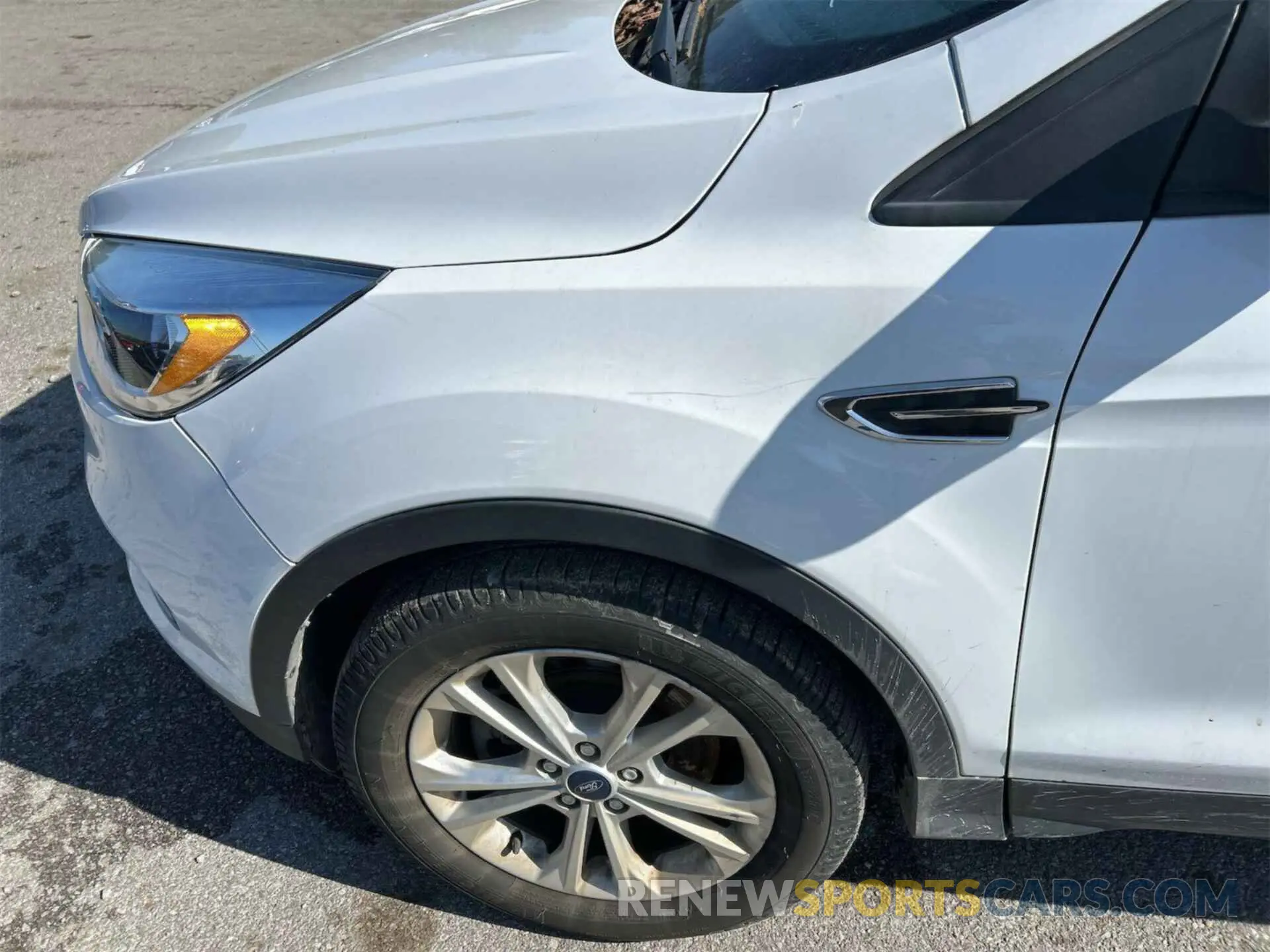 34 Photograph of a damaged car 1FMCU9G90KUB65290 FORD ESCAPE 2019