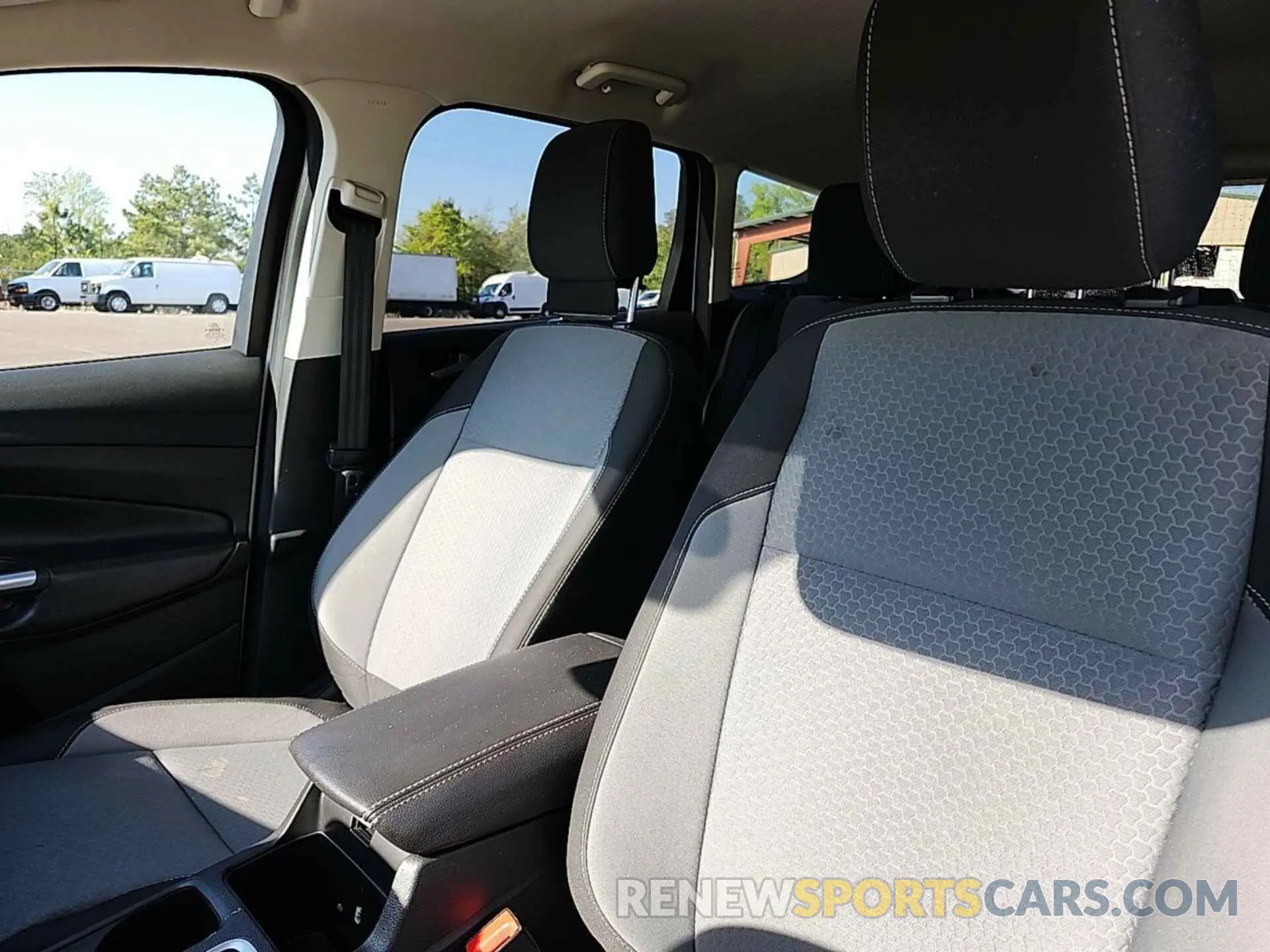 5 Photograph of a damaged car 1FMCU9G90KUB65290 FORD ESCAPE 2019