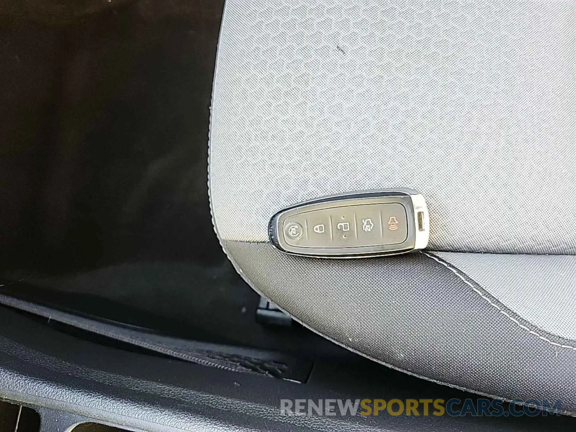 6 Photograph of a damaged car 1FMCU9G90KUB65290 FORD ESCAPE 2019