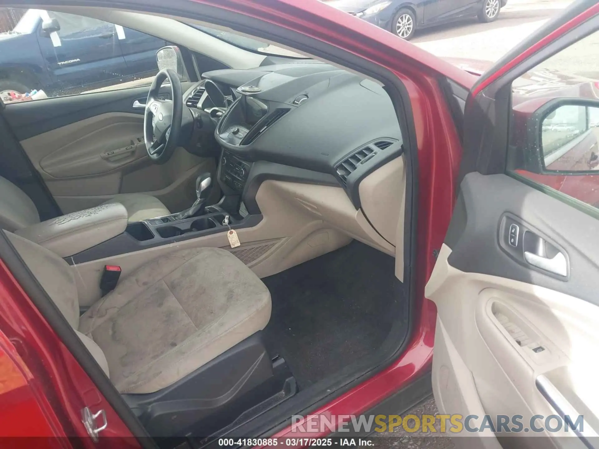 5 Photograph of a damaged car 1FMCU9G96KUB07622 FORD ESCAPE 2019