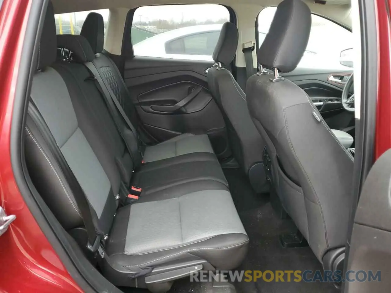 10 Photograph of a damaged car 1FMCU9G9XKUB66172 FORD ESCAPE 2019