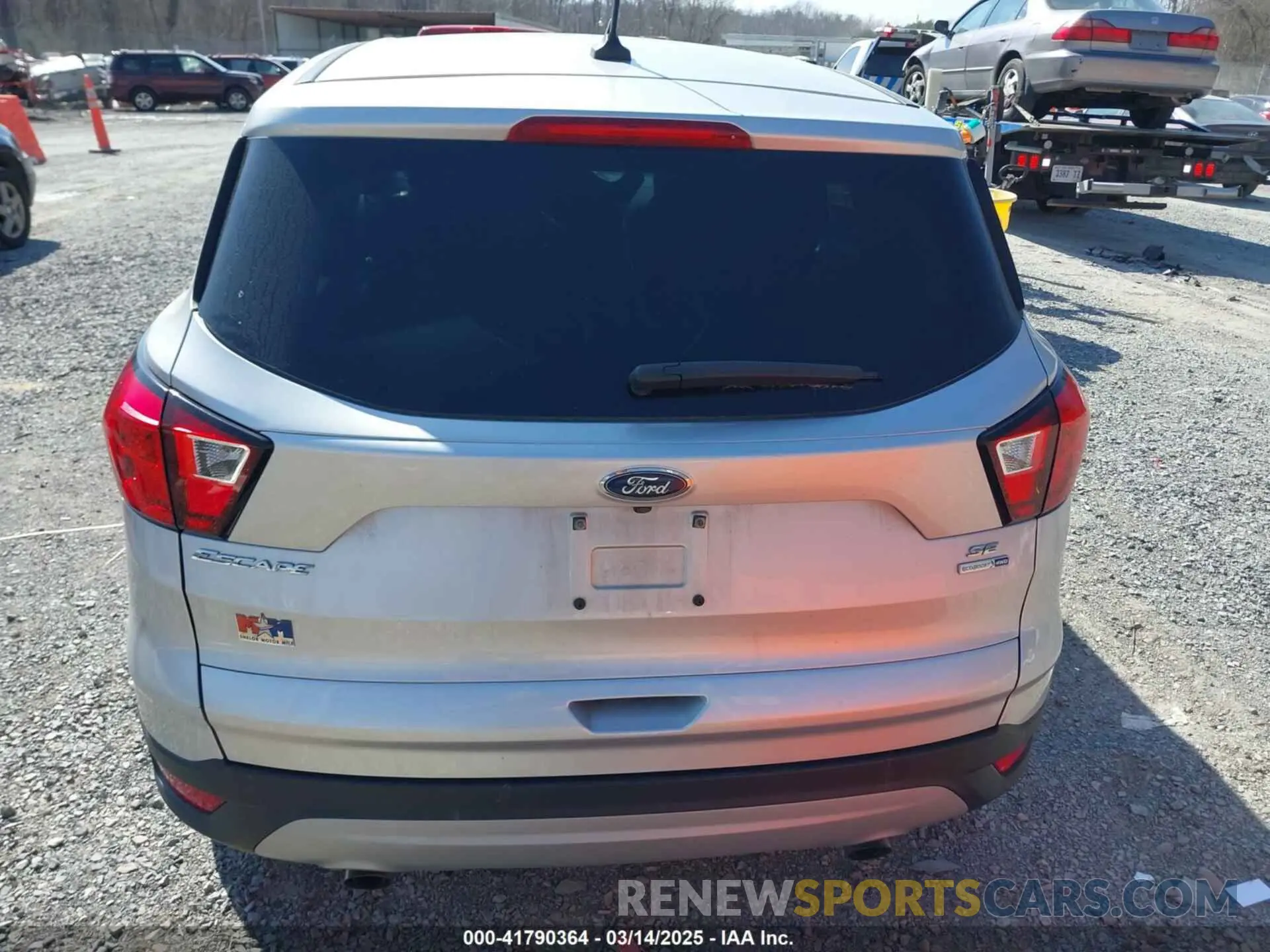 17 Photograph of a damaged car 1FMCU9GD0KUA12963 FORD ESCAPE 2019