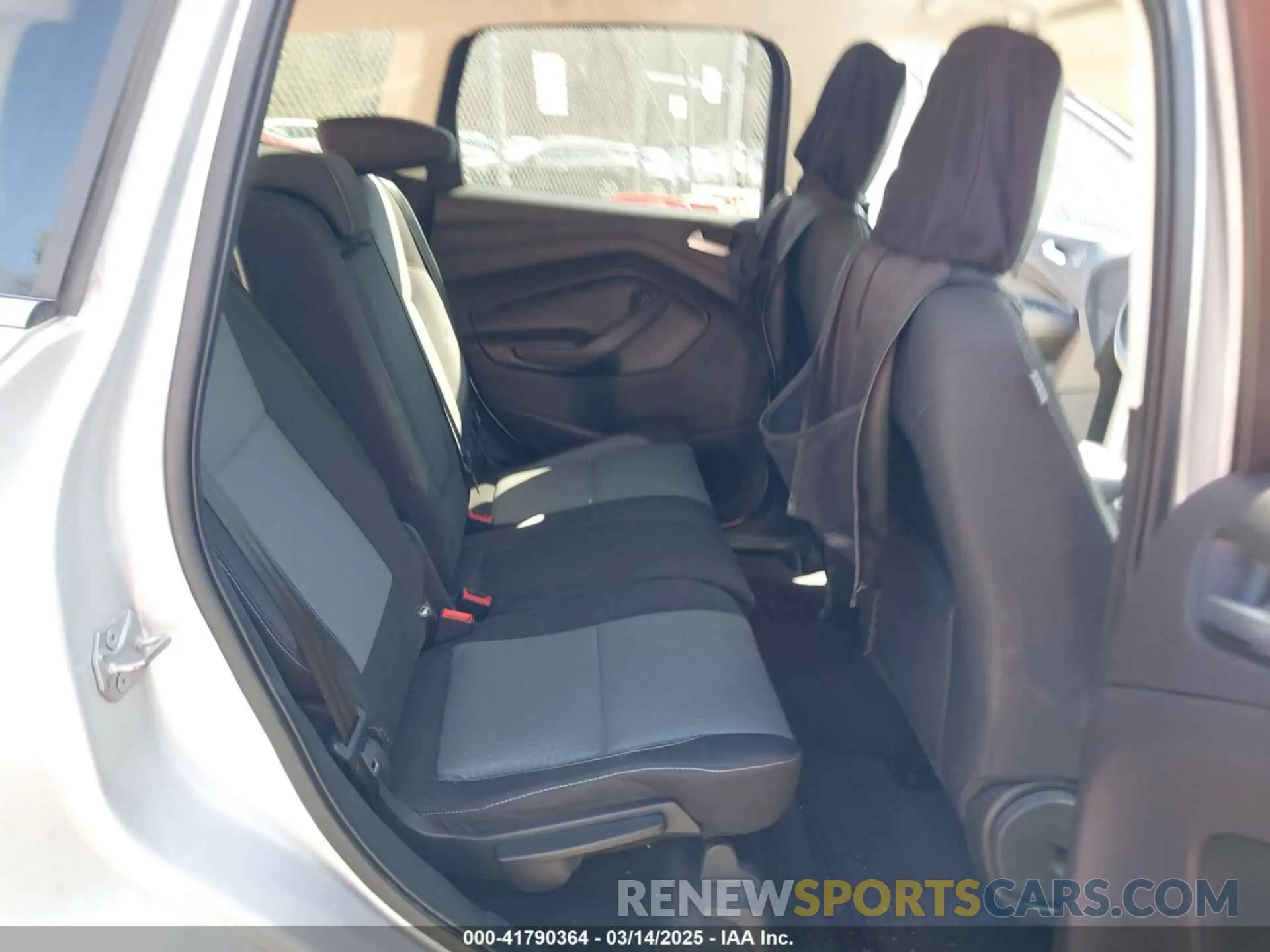8 Photograph of a damaged car 1FMCU9GD0KUA12963 FORD ESCAPE 2019