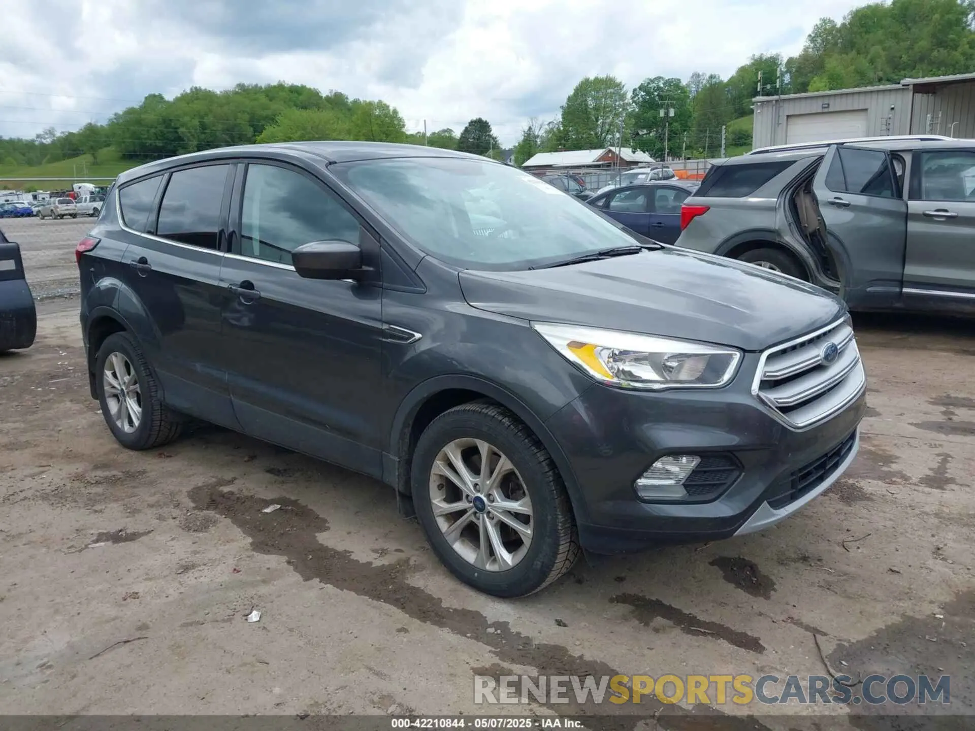 1 Photograph of a damaged car 1FMCU9GD0KUA23901 FORD ESCAPE 2019