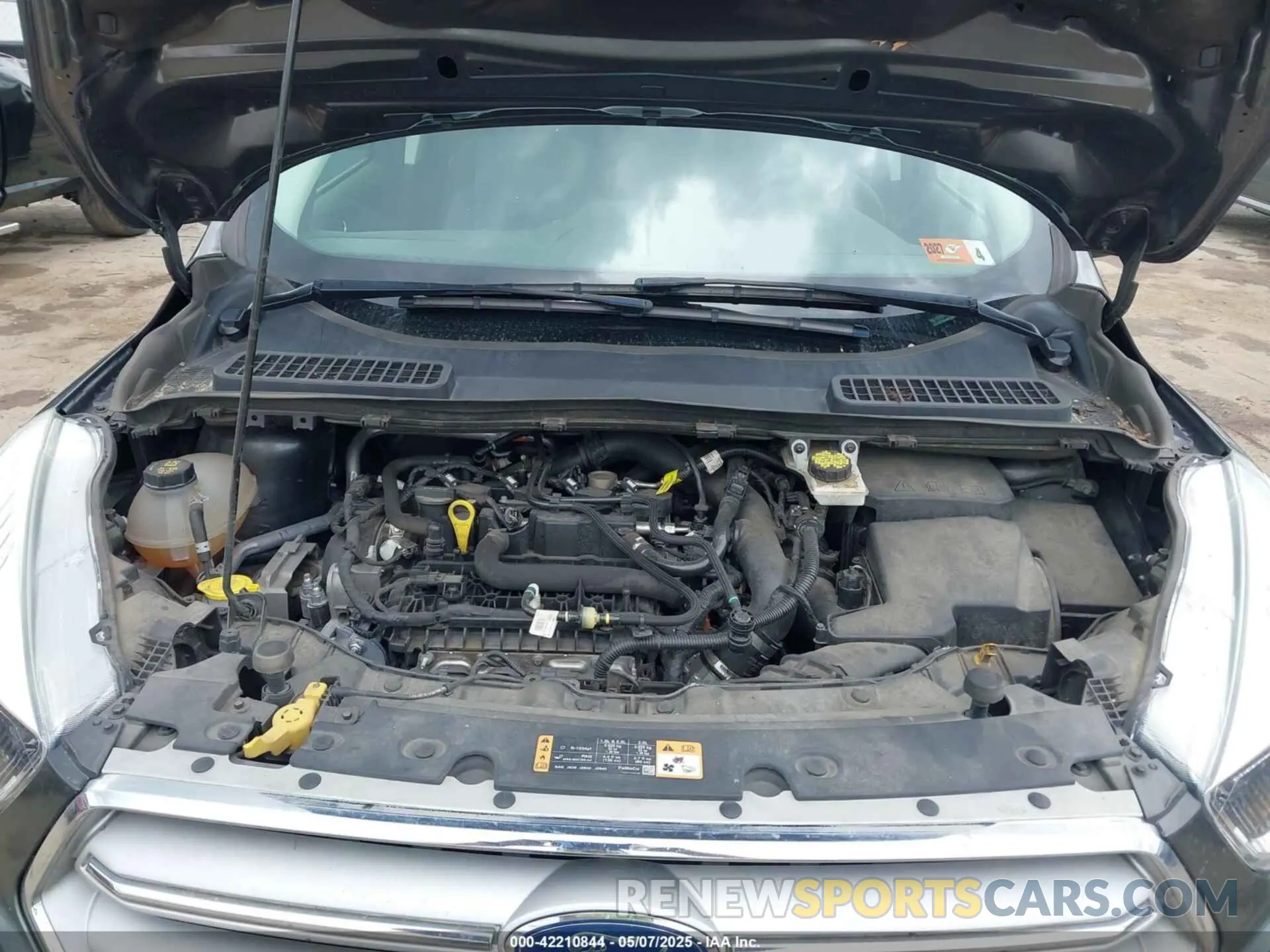 10 Photograph of a damaged car 1FMCU9GD0KUA23901 FORD ESCAPE 2019