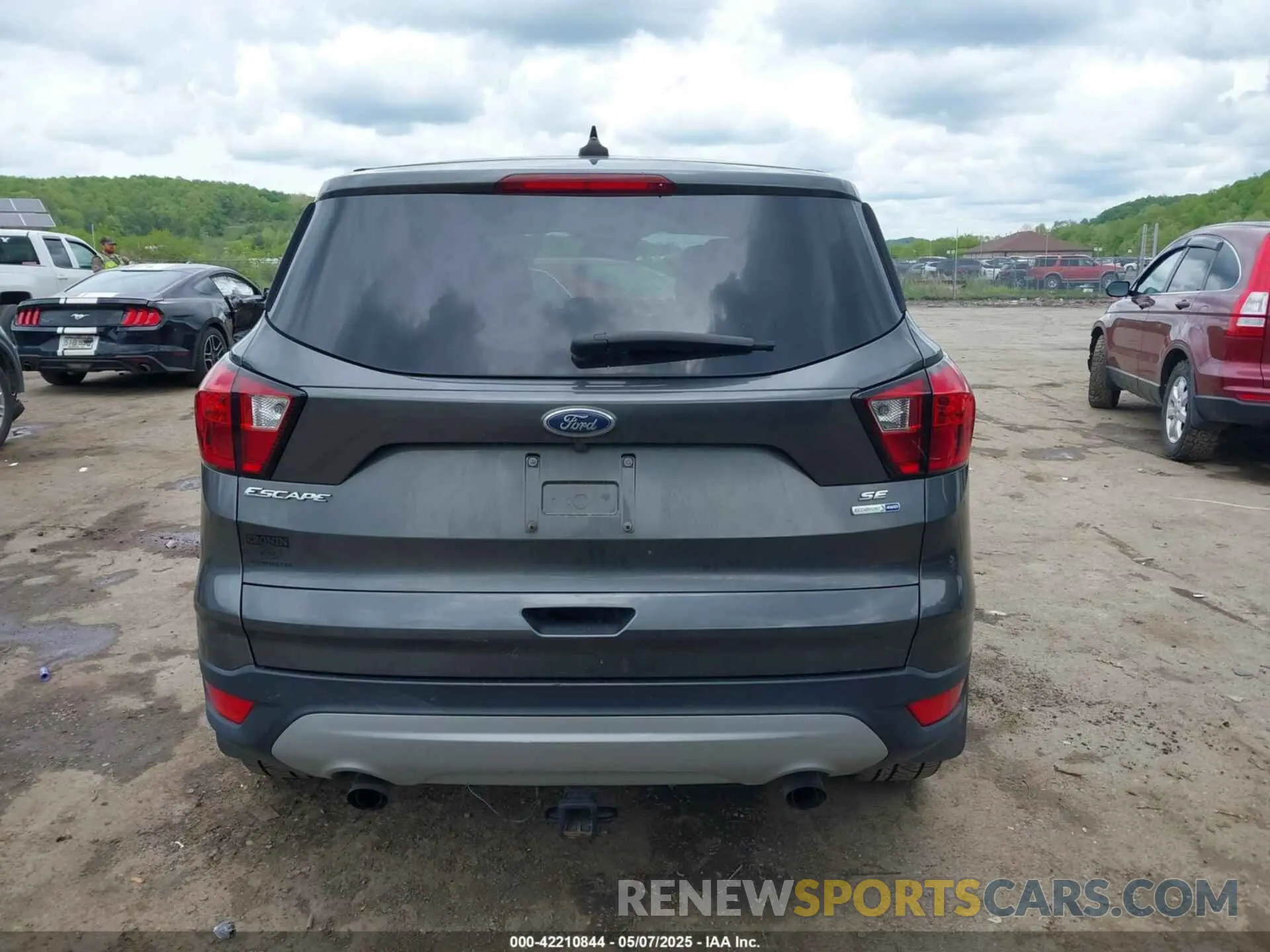 16 Photograph of a damaged car 1FMCU9GD0KUA23901 FORD ESCAPE 2019