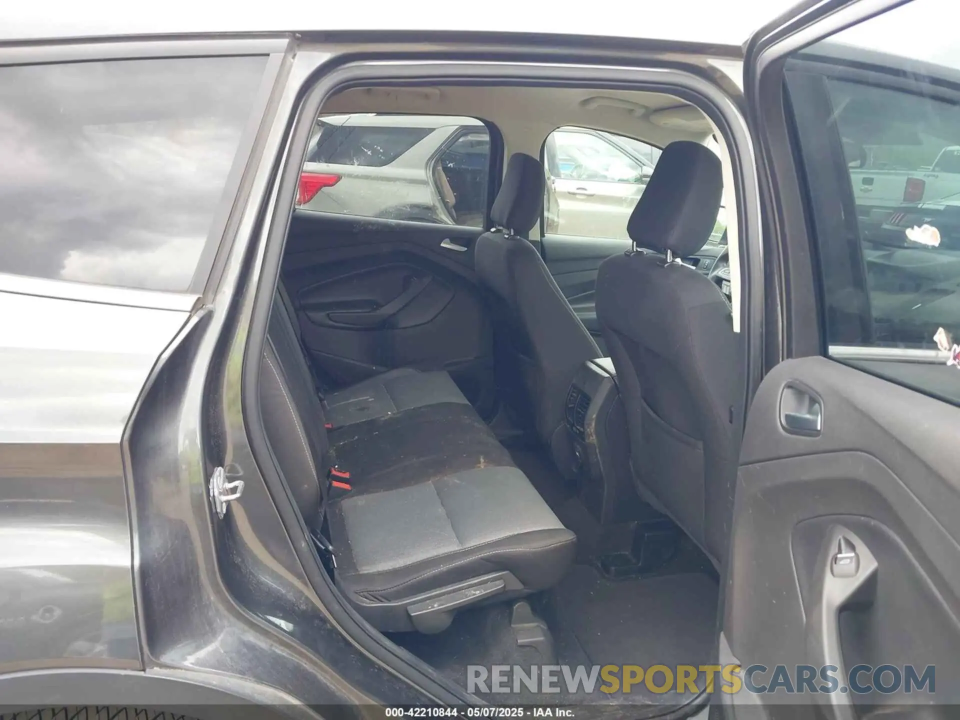 8 Photograph of a damaged car 1FMCU9GD0KUA23901 FORD ESCAPE 2019