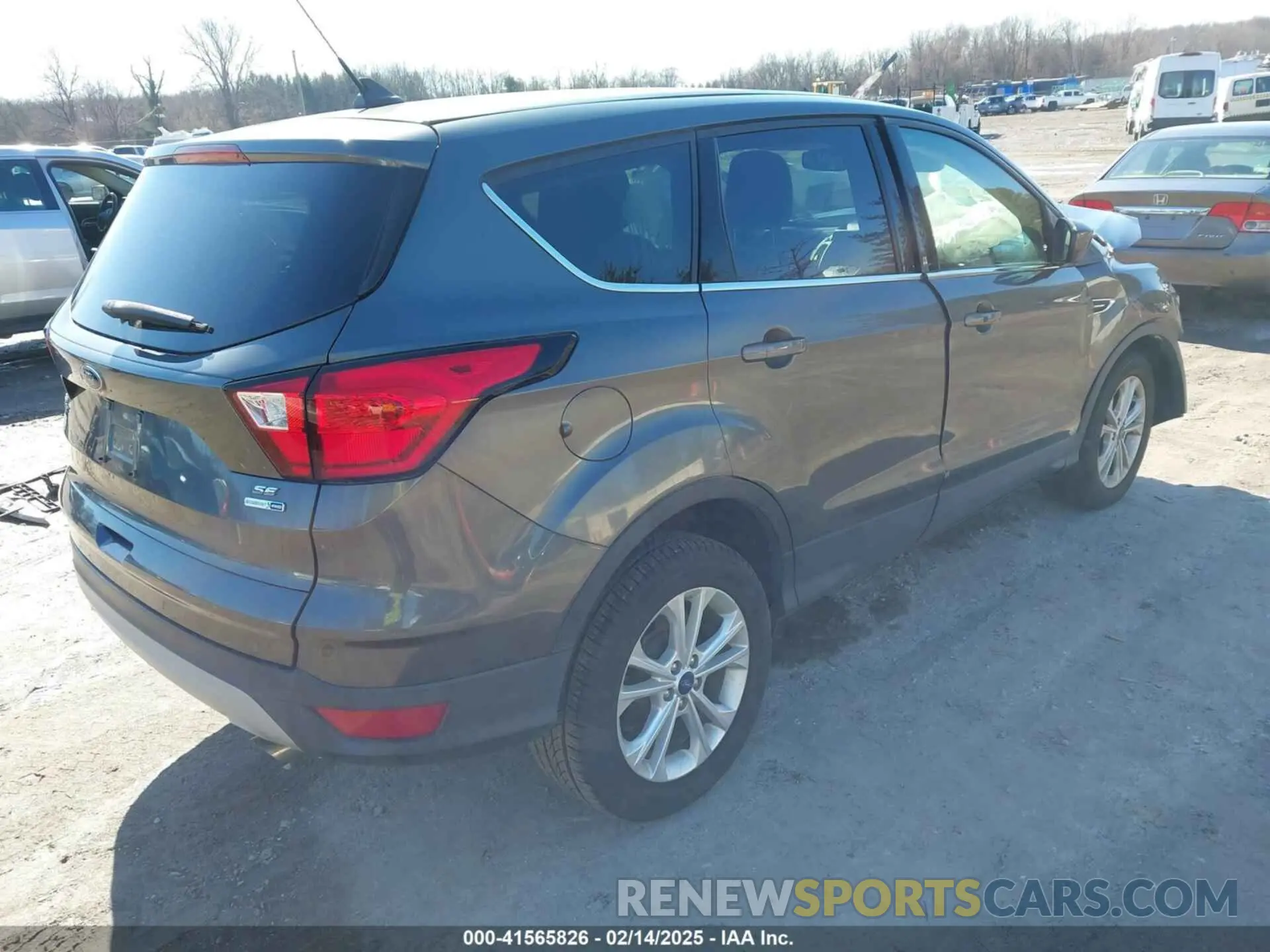4 Photograph of a damaged car 1FMCU9GD0KUA57966 FORD ESCAPE 2019