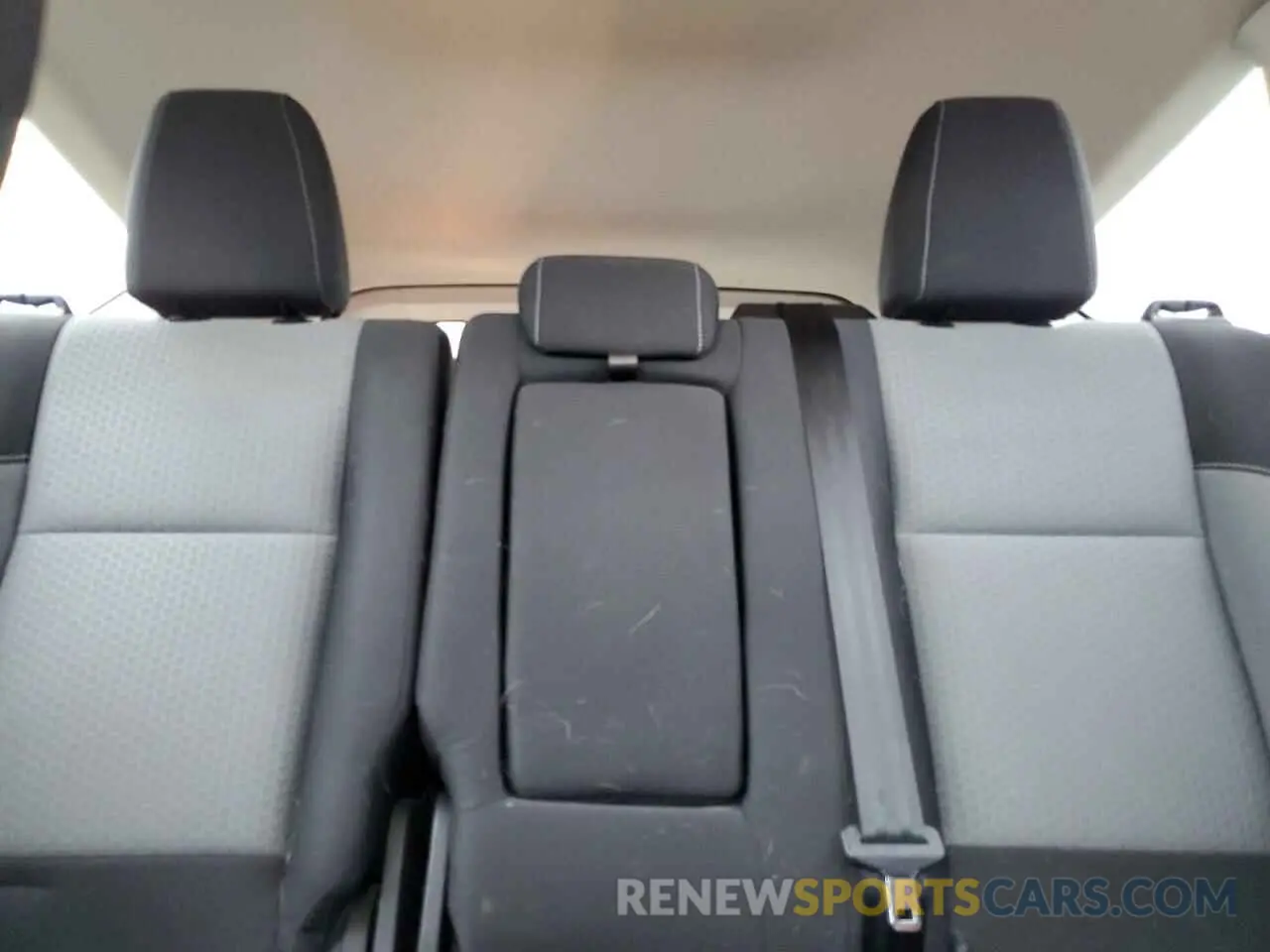 10 Photograph of a damaged car 1FMCU9GD0KUA65095 FORD ESCAPE 2019