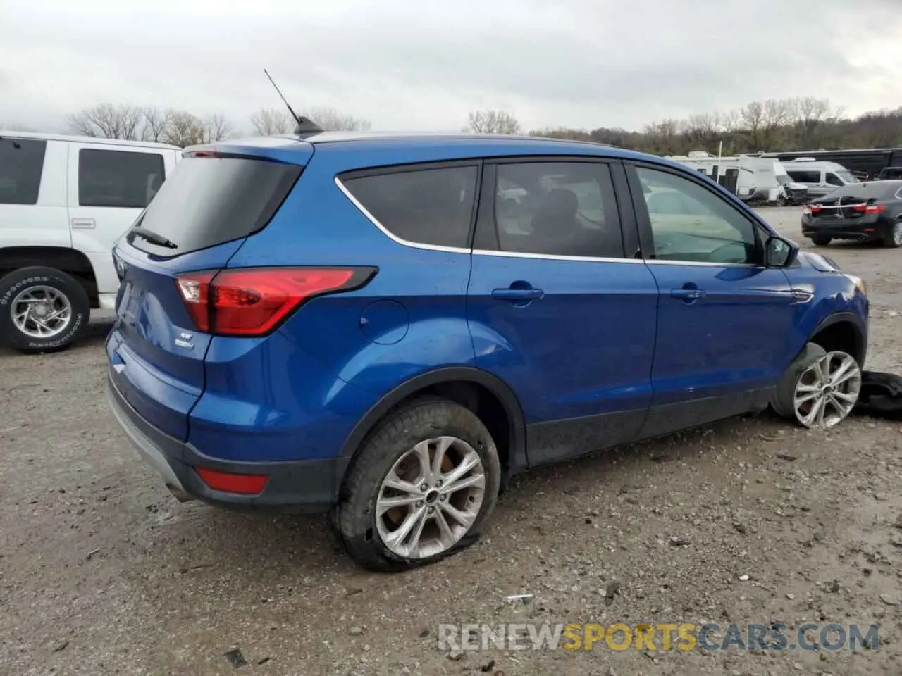 3 Photograph of a damaged car 1FMCU9GD0KUA65095 FORD ESCAPE 2019