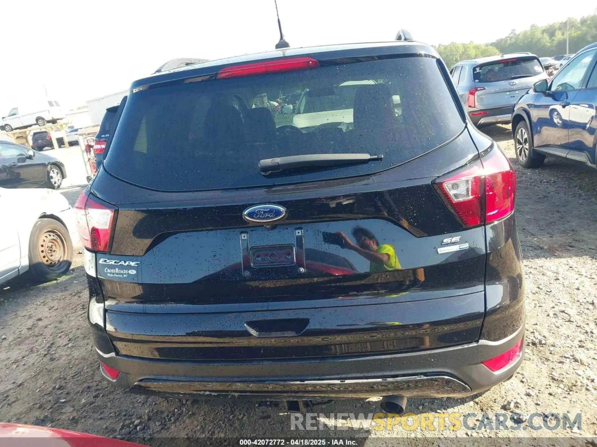 16 Photograph of a damaged car 1FMCU9GD0KUA67526 FORD ESCAPE 2019