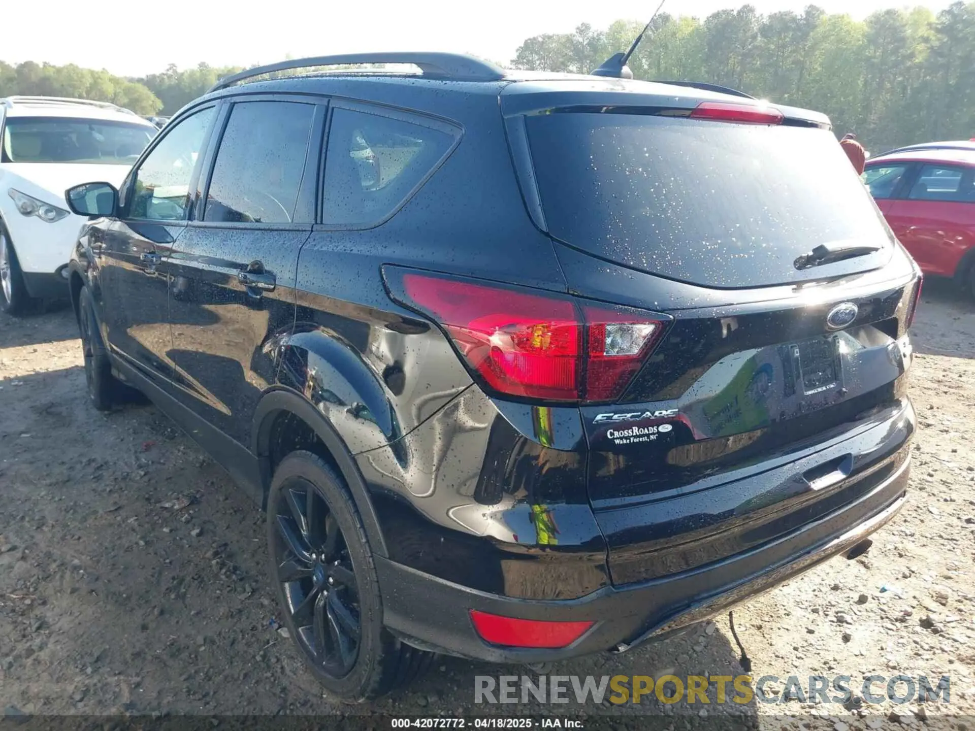 3 Photograph of a damaged car 1FMCU9GD0KUA67526 FORD ESCAPE 2019