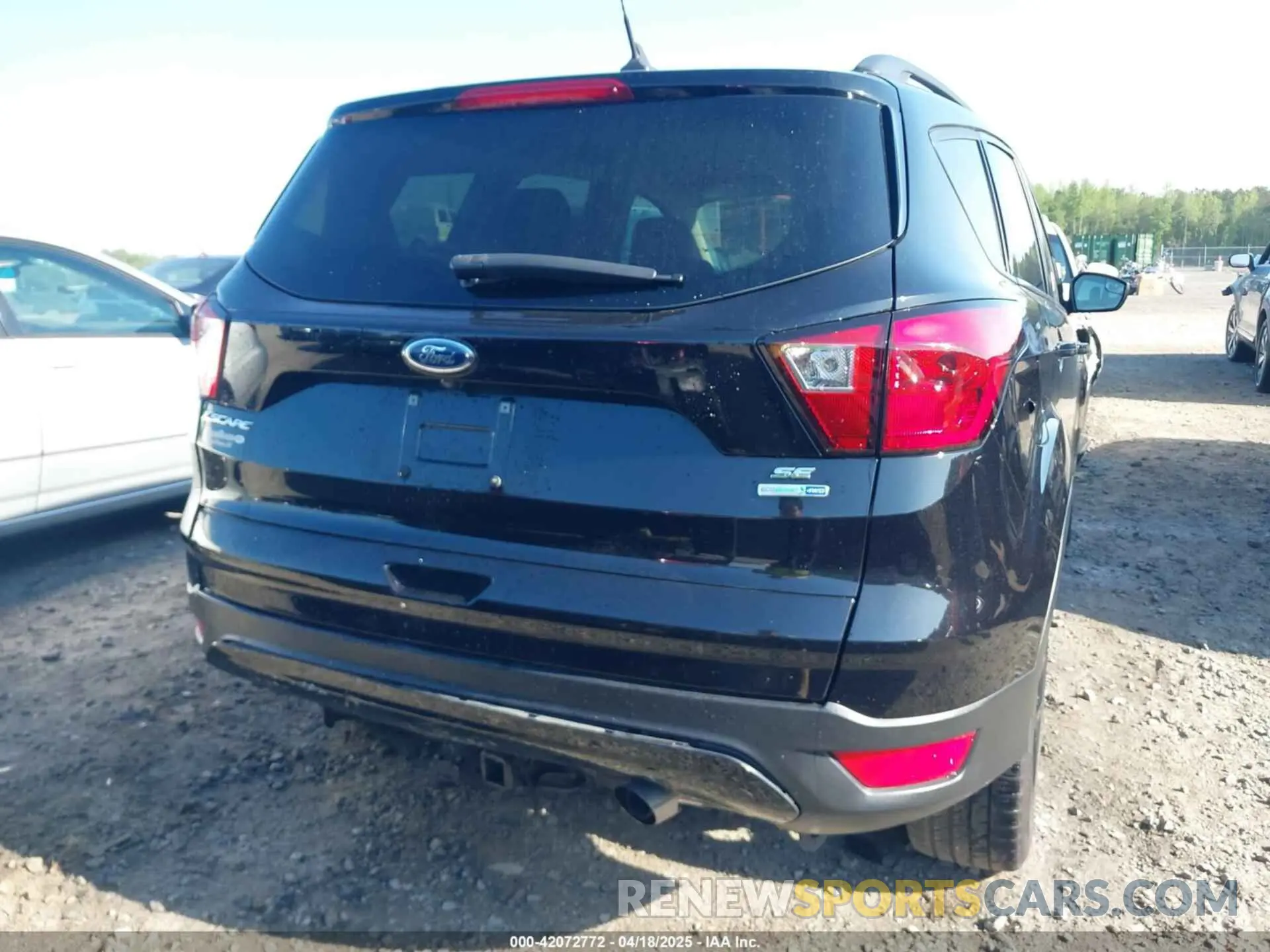 6 Photograph of a damaged car 1FMCU9GD0KUA67526 FORD ESCAPE 2019