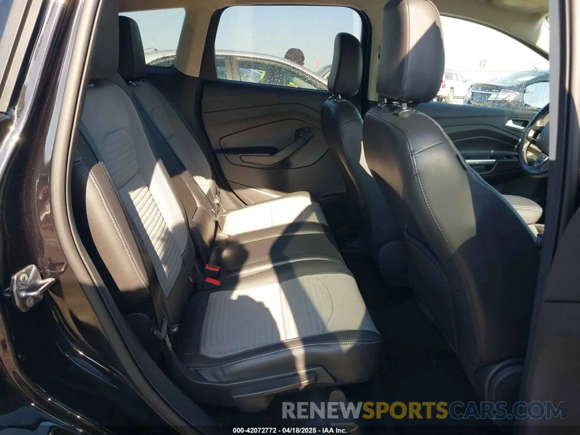 8 Photograph of a damaged car 1FMCU9GD0KUA67526 FORD ESCAPE 2019